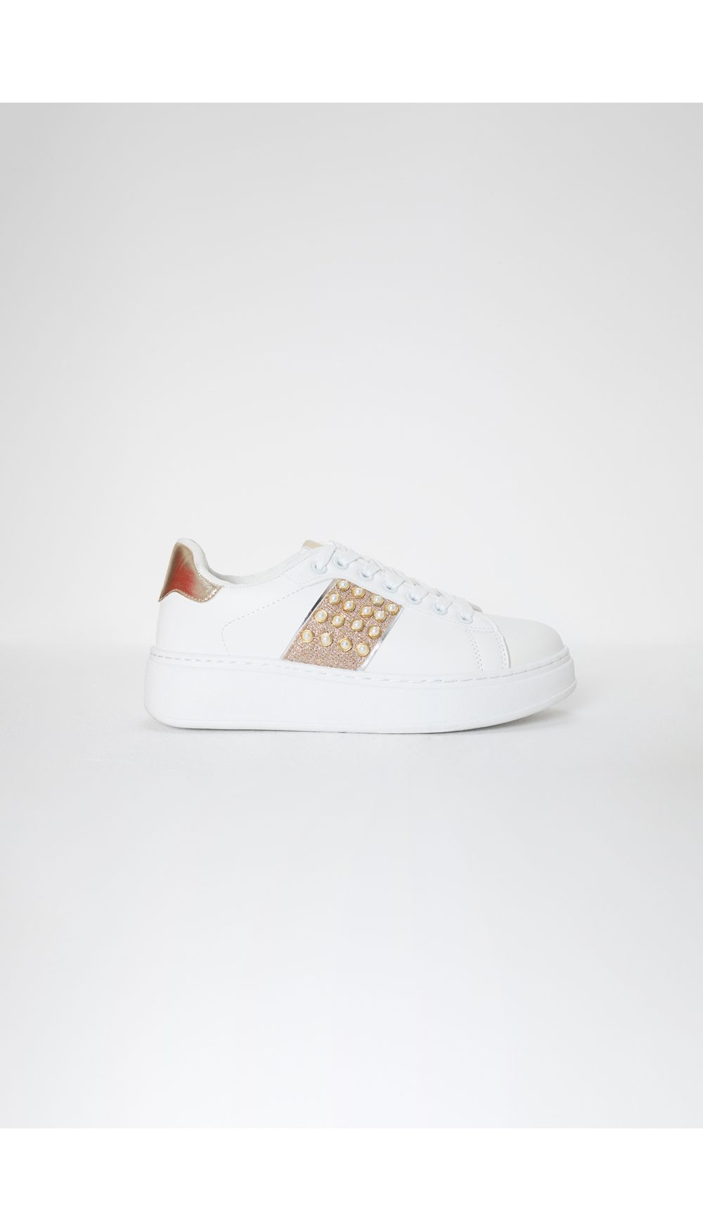 Tenis con perlas en lateral