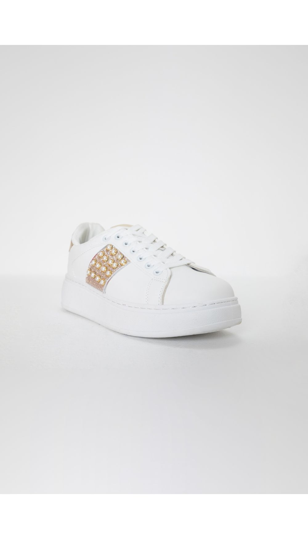 Tenis con perlas en lateral