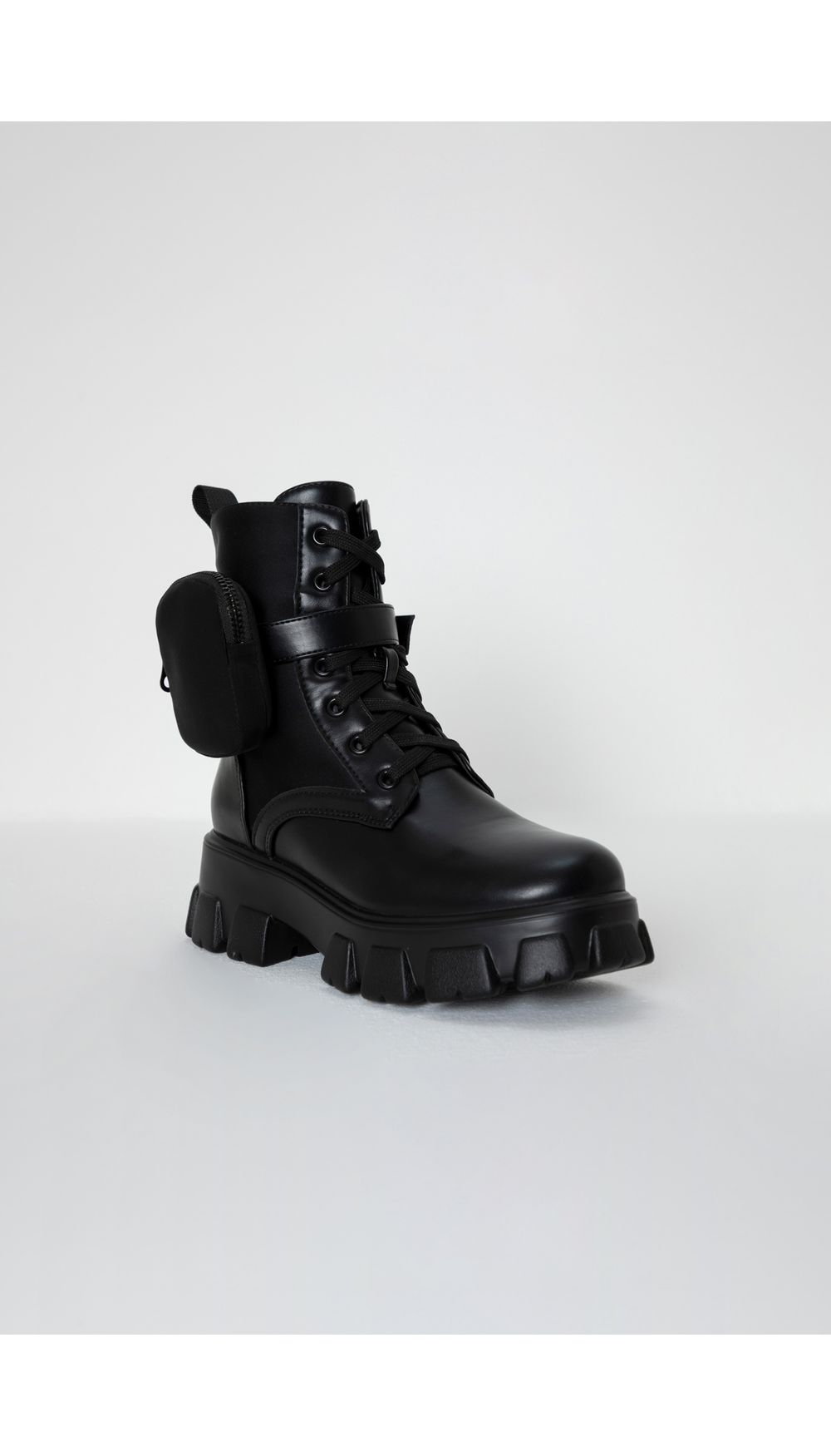 Bota combat con mini bolso en lateral