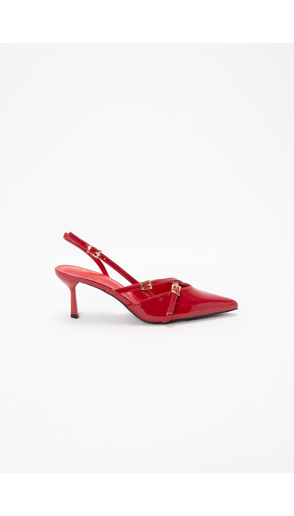 Zapato cerrado con hebilla en capellada