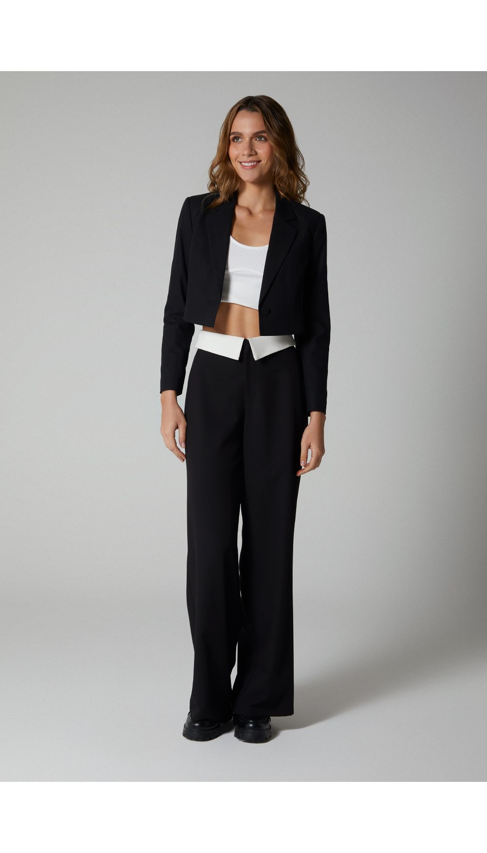 Pantalon tiro alto con pretina en contra