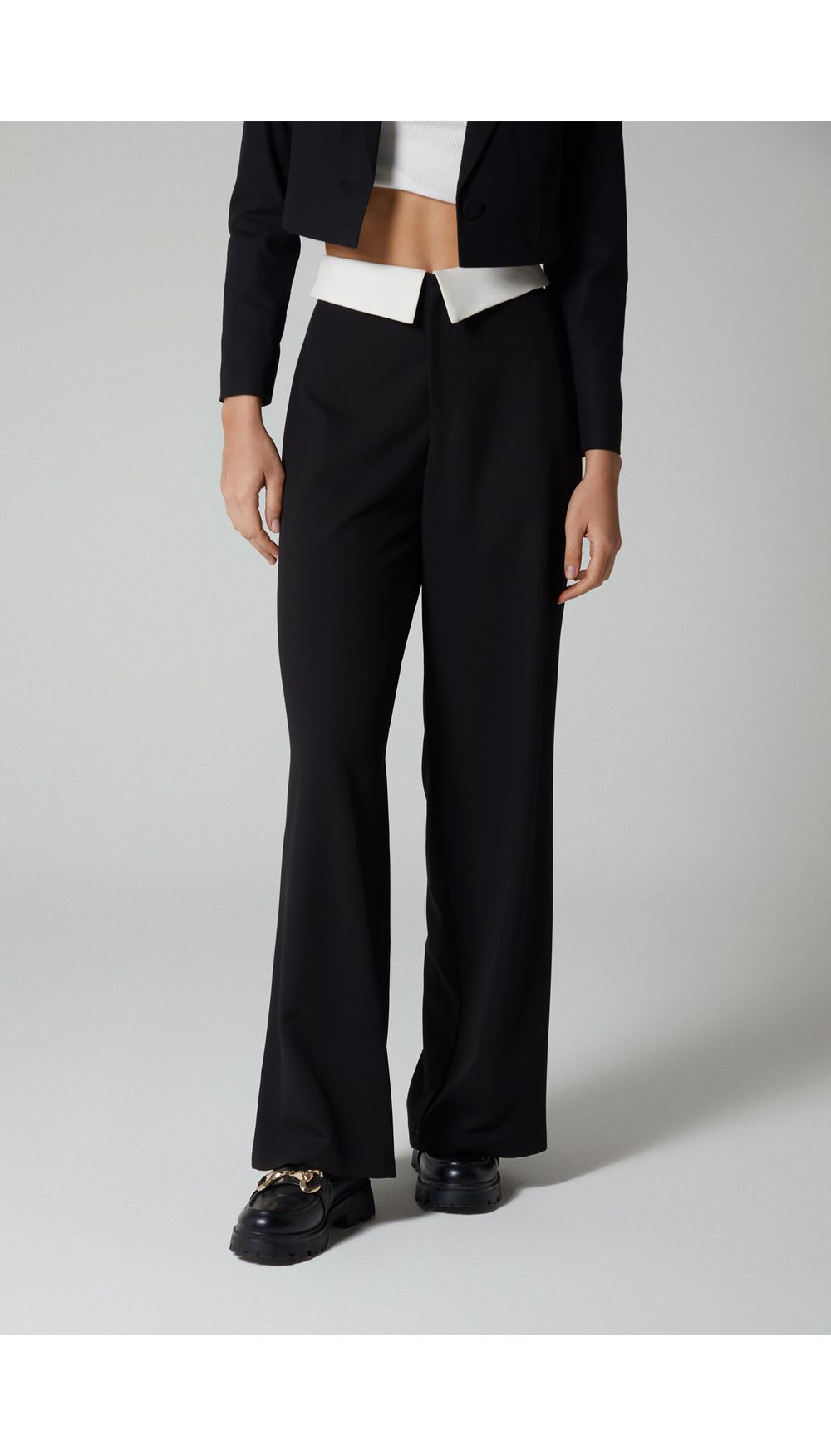 Pantalon tiro alto con pretina en contra