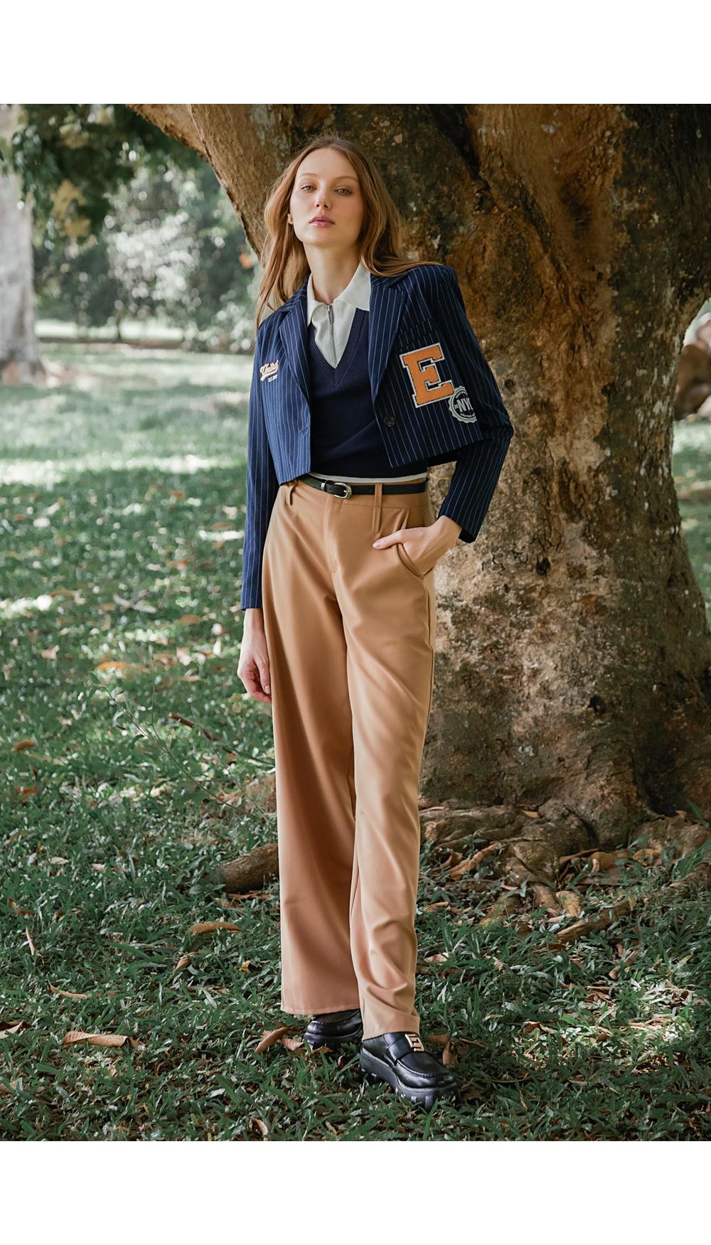 Blazer crop en raya tiza con parches para mujer