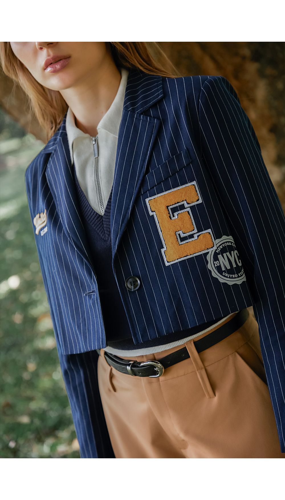 Blazer crop en raya tiza con parches par