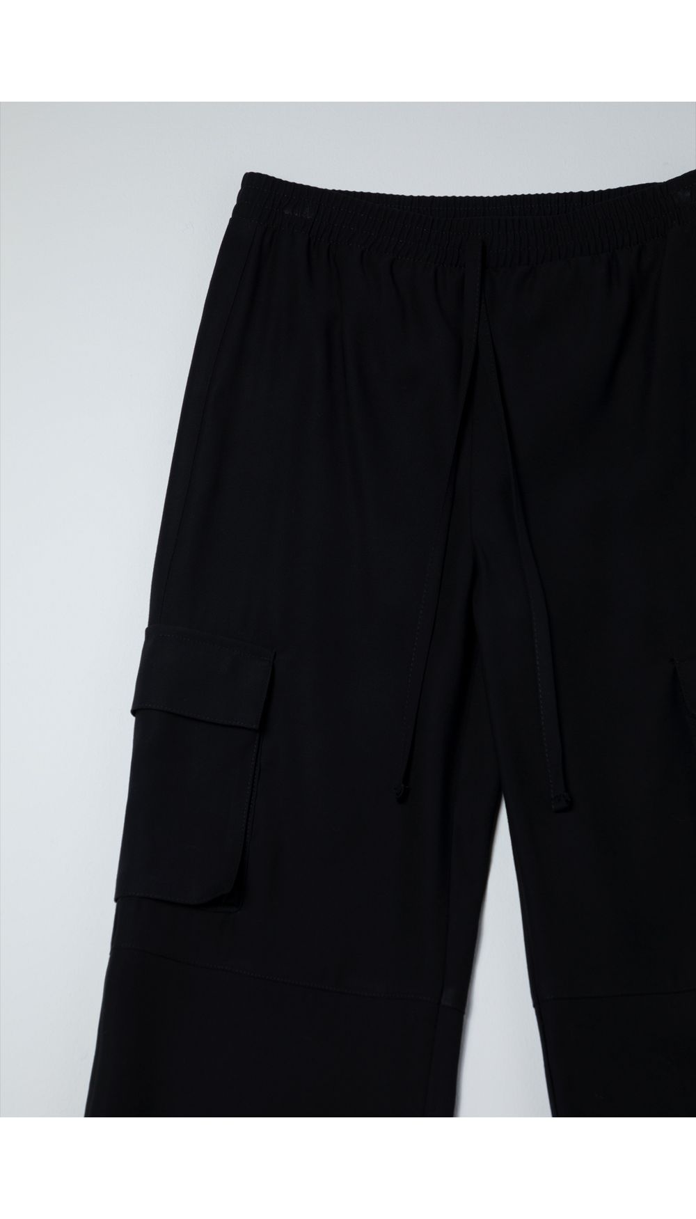 Pantalon cargo con pretina ruchada para niña