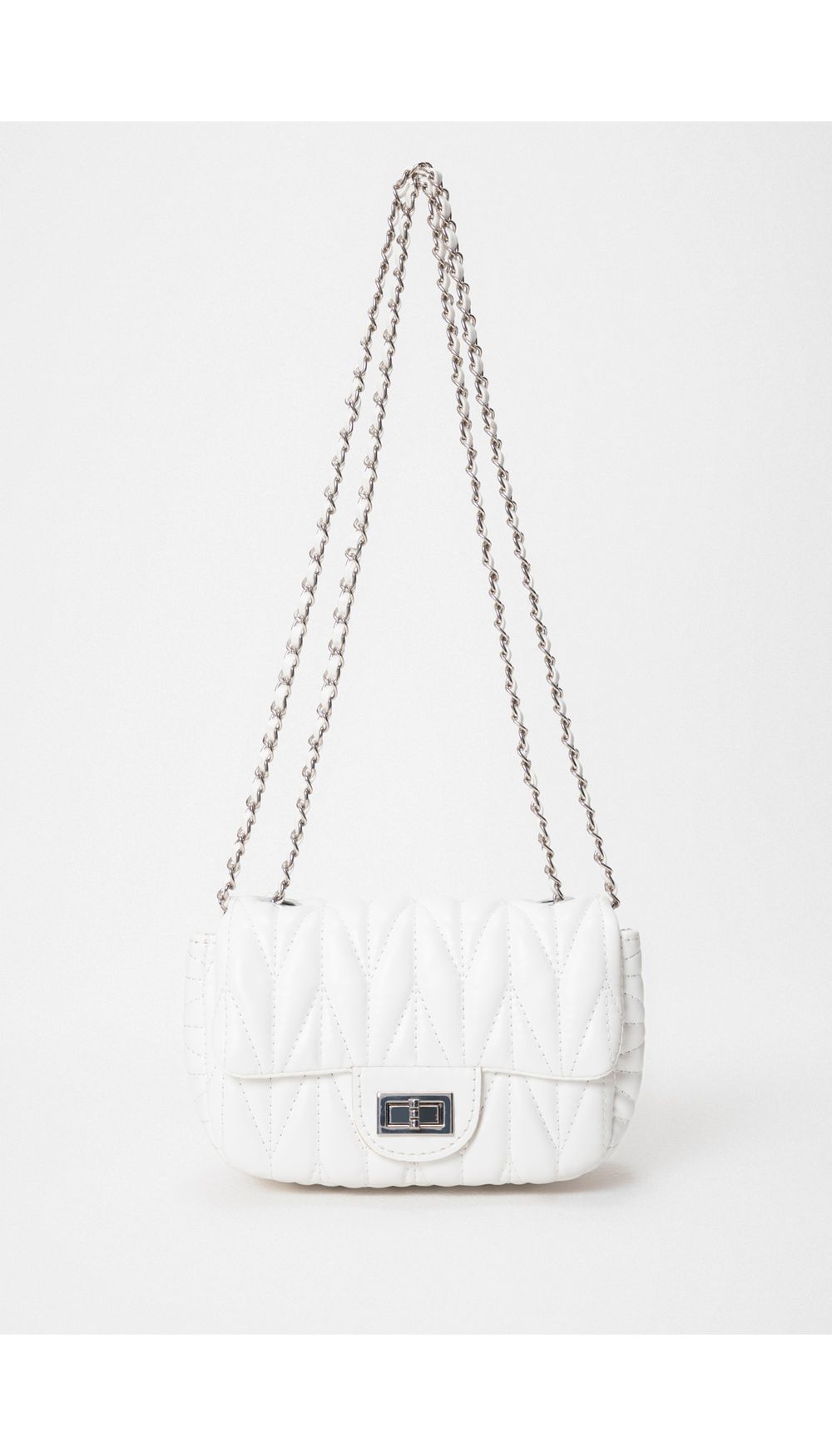 Bolso manos libres  acolchado herraje frontal