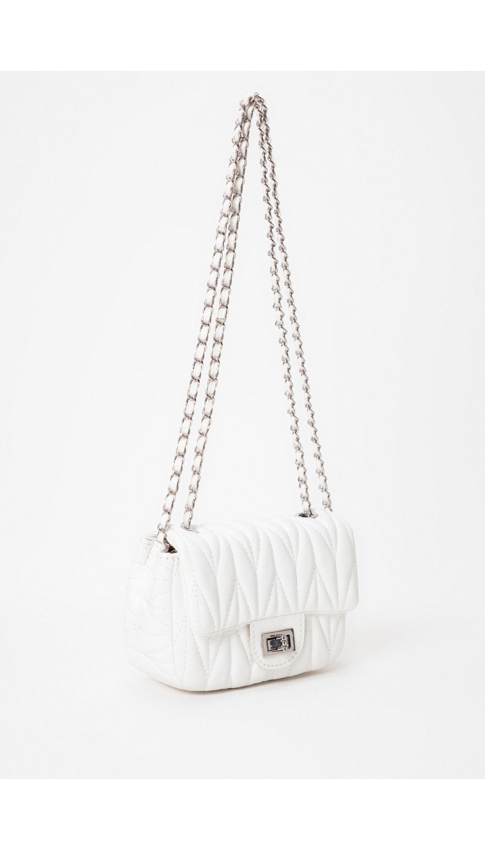 Bolso manos libres  acolchado herraje frontal