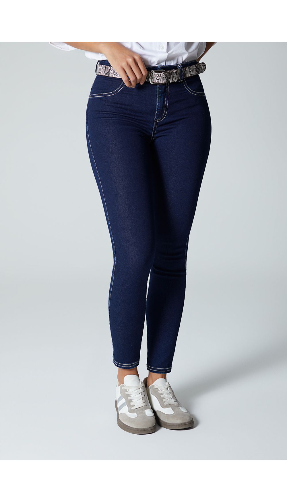 Jean para mujer  tiro medio skinny con correa