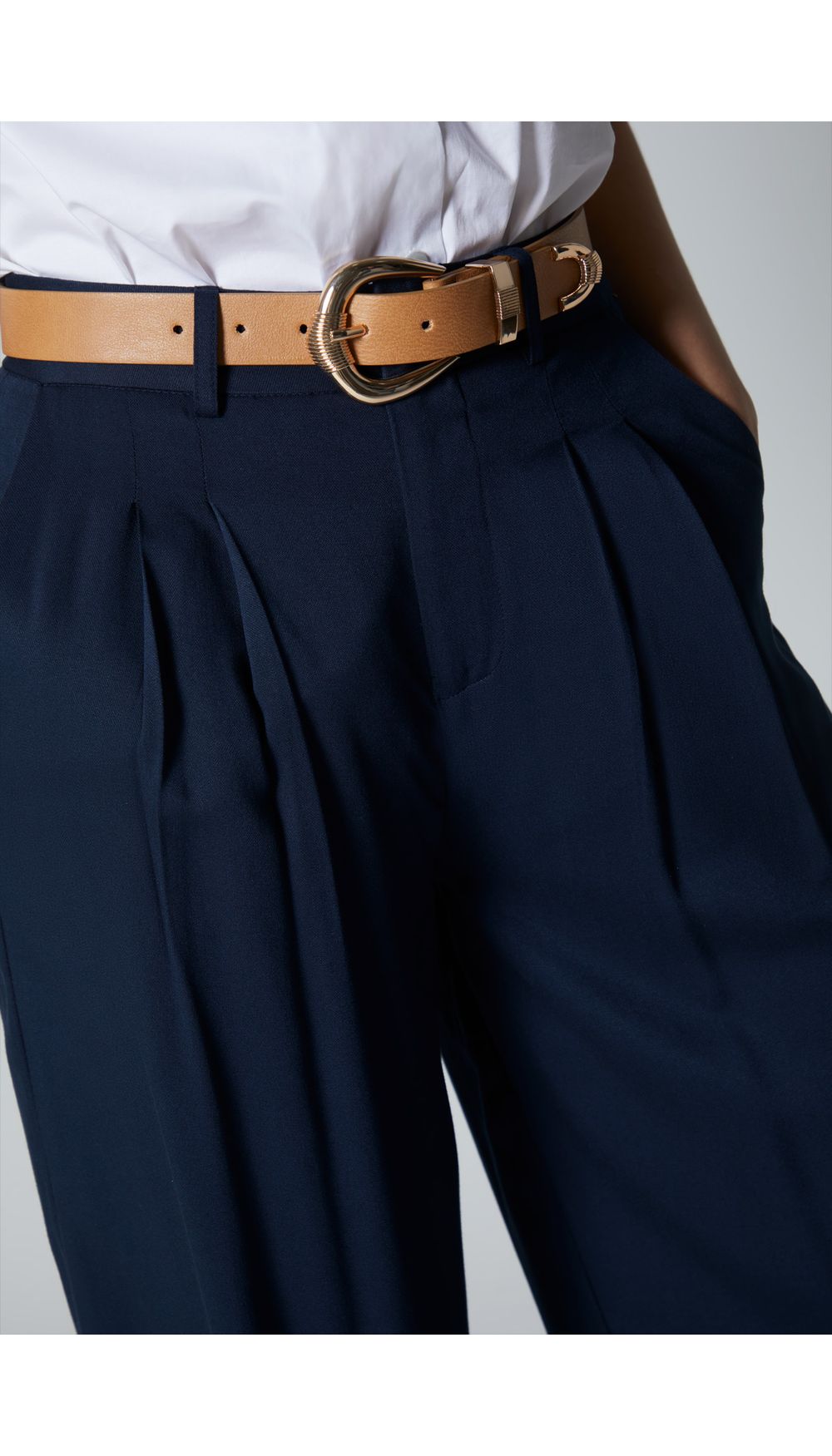 Pantalon tiro alto con correa tipo palazzo para mujer