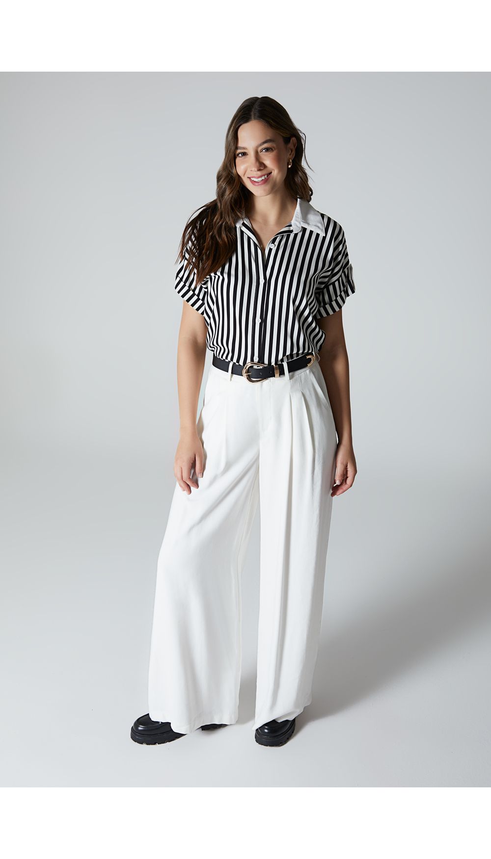Pantalon tiro alto con correa tipo palazzo para mujer