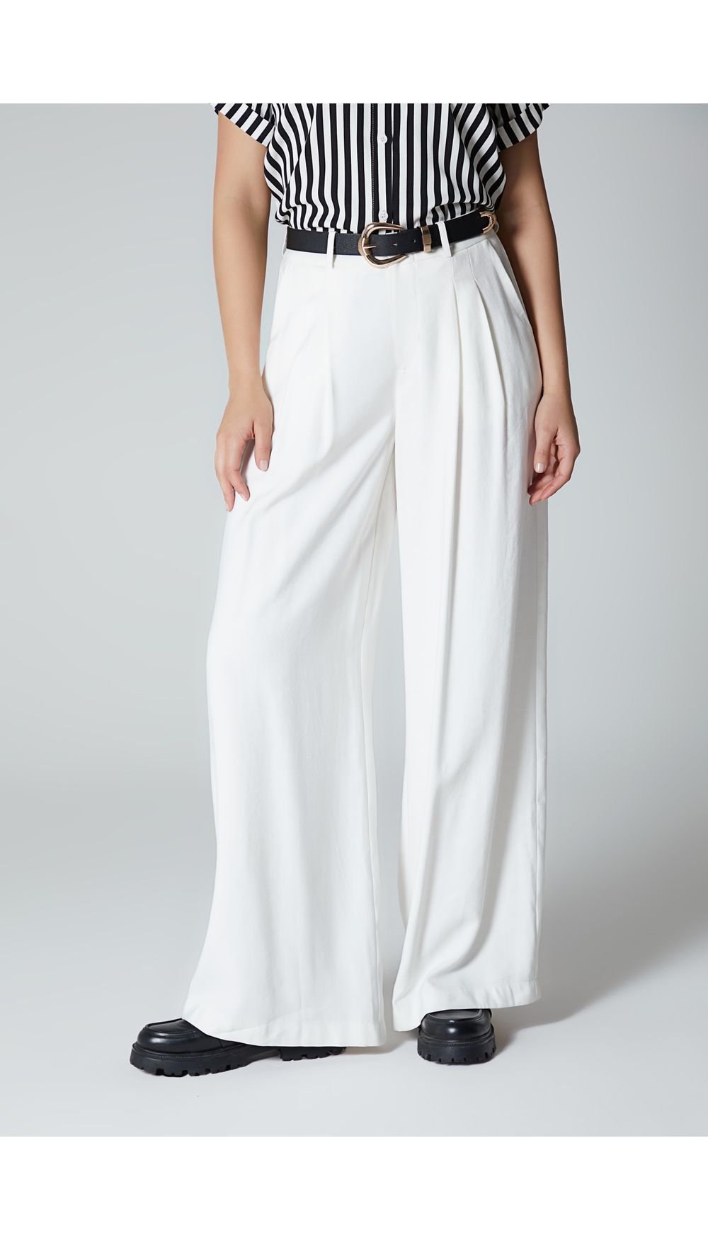 Pantalon tiro alto con correa tipo palazzo para mujer