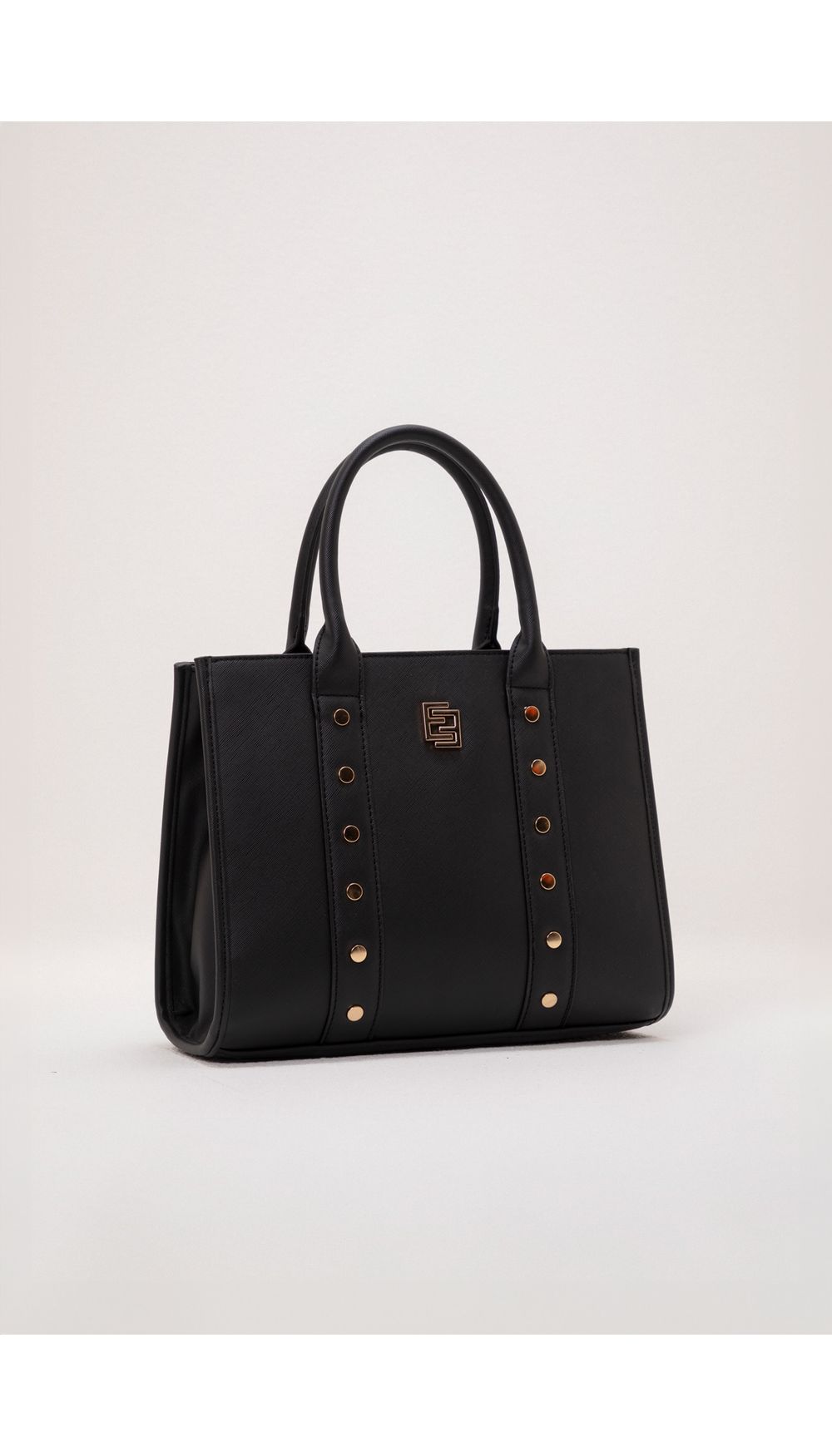 Bolso  de mano con taches en frontal