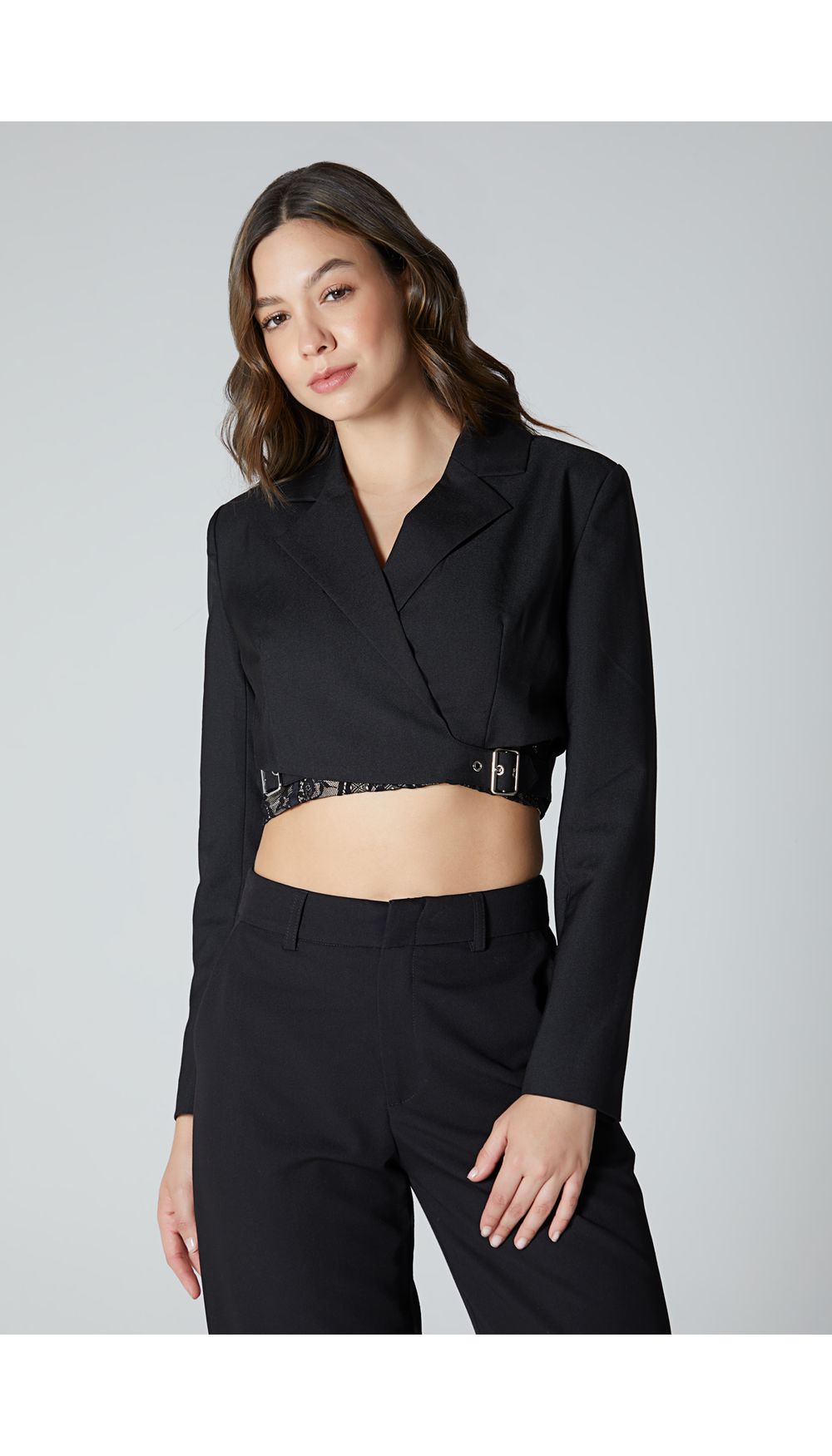 Blazer manga larga con hebillas y frente