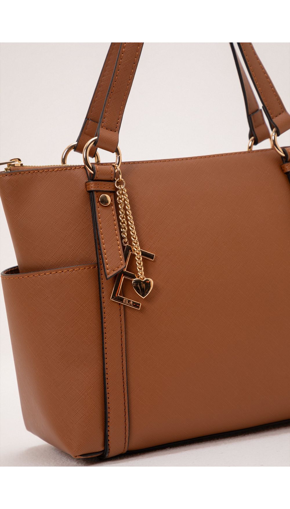 Bolso hombro placa en frontal