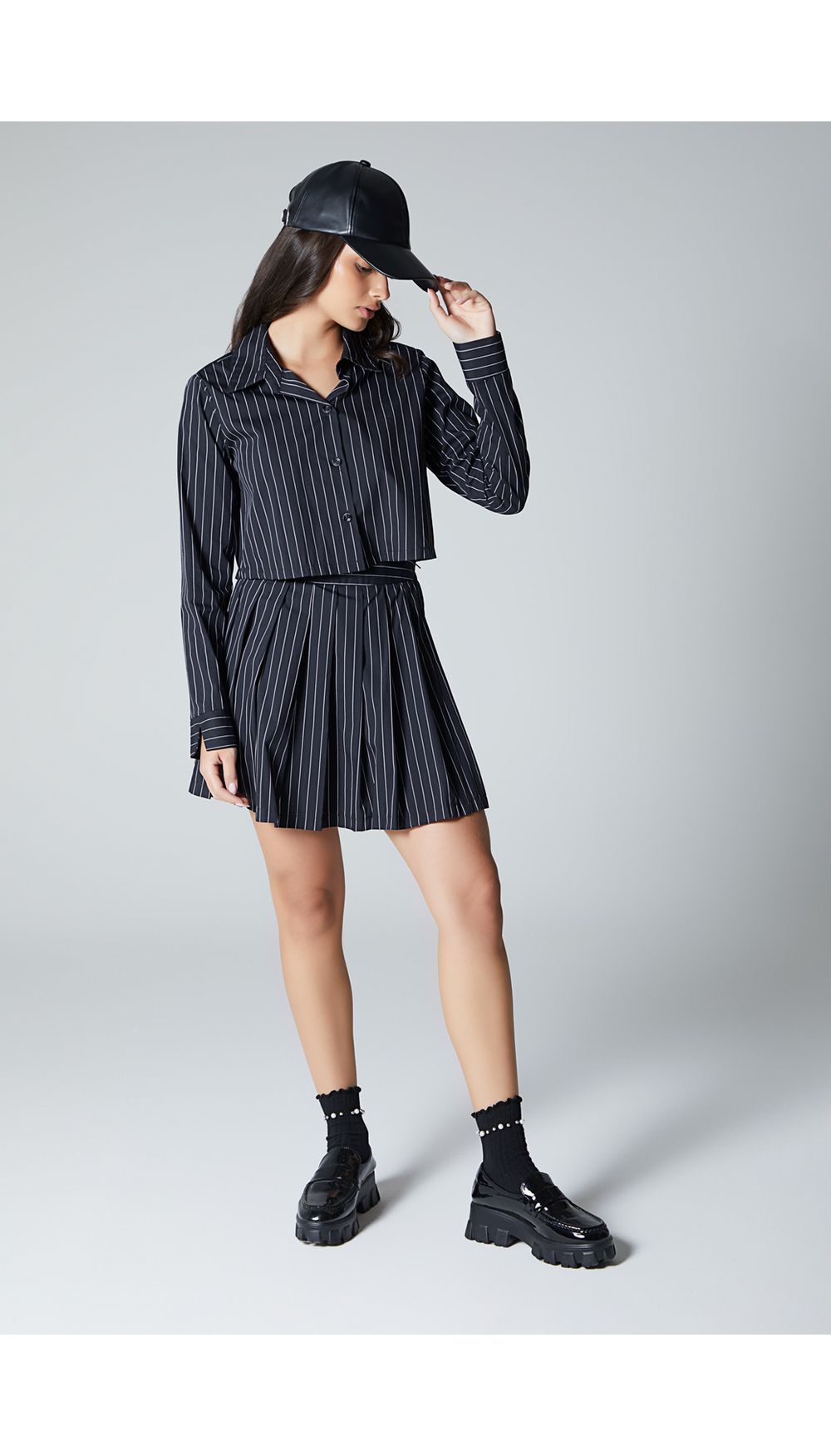Conjunto falda con prenses y camisera ma