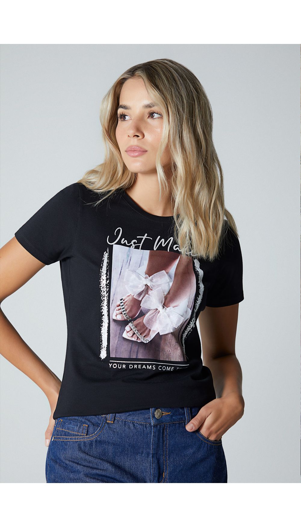 Camiseta manga corta estampada con apliq