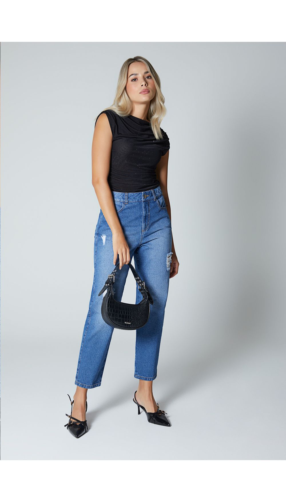 Blusa manga sisa drapeada cuello ojal con hotfix para mujer