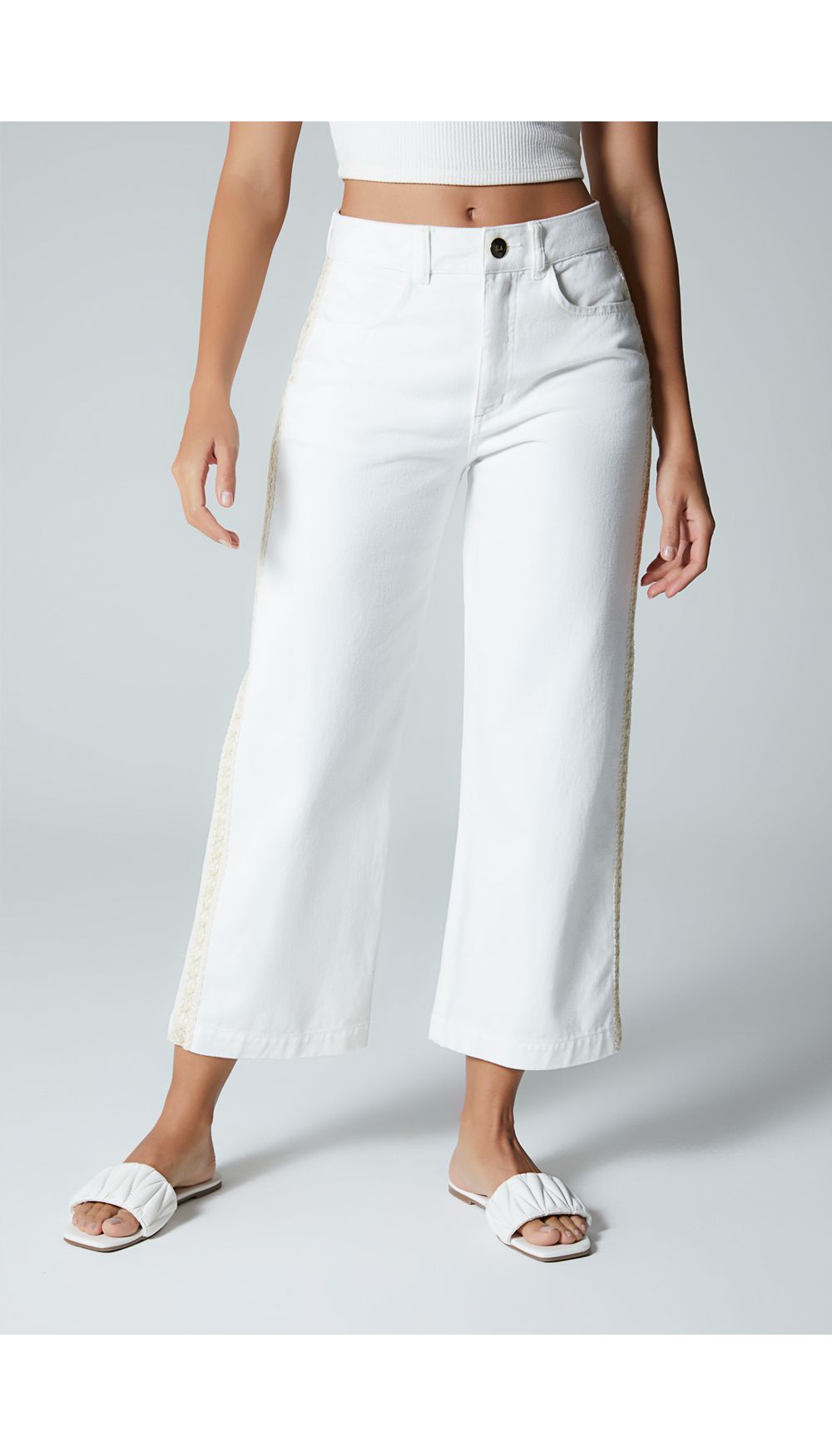 Jean para mujer tiro alto cropped con detalle en costados