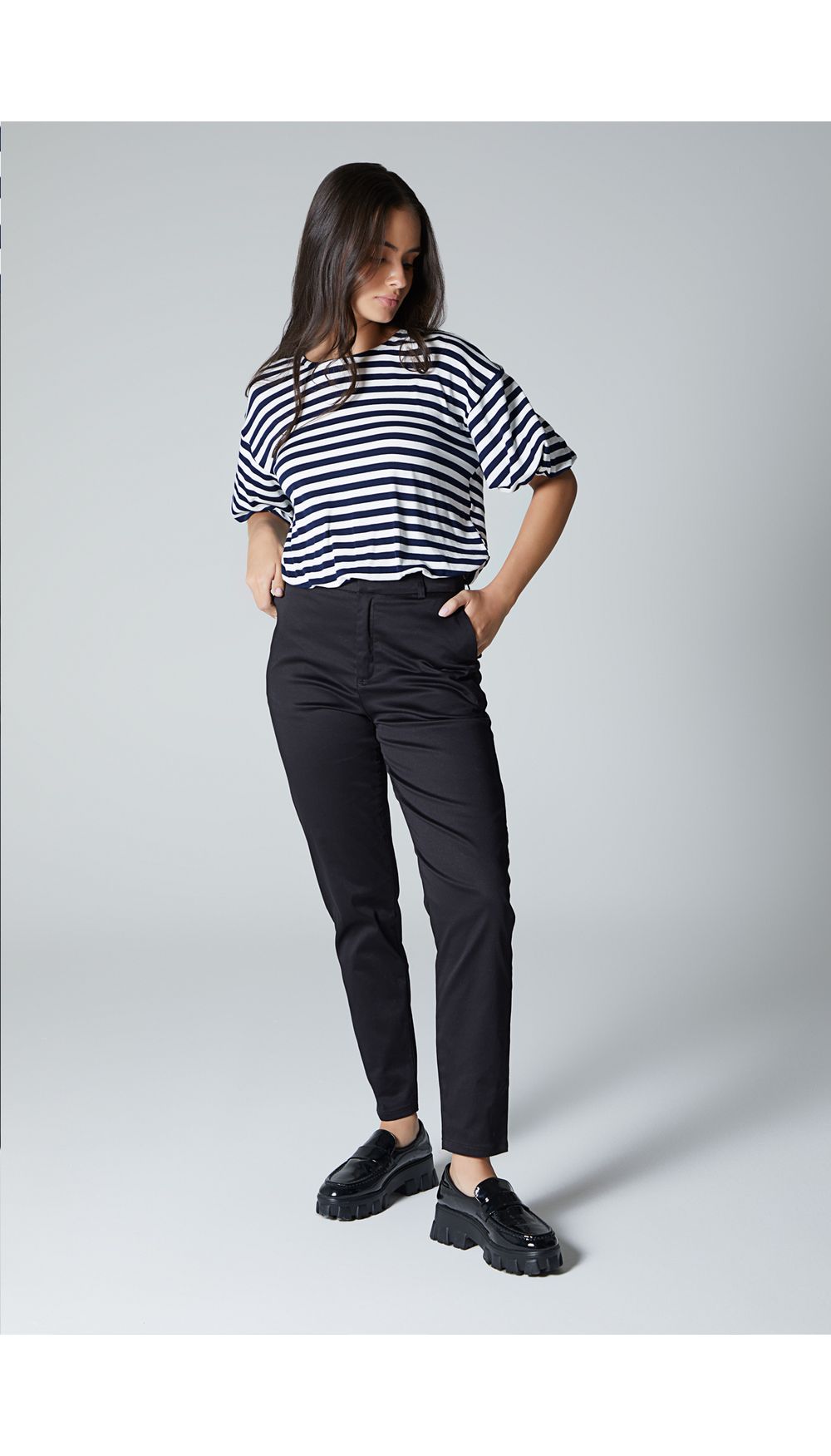 Pantalón chino básico.