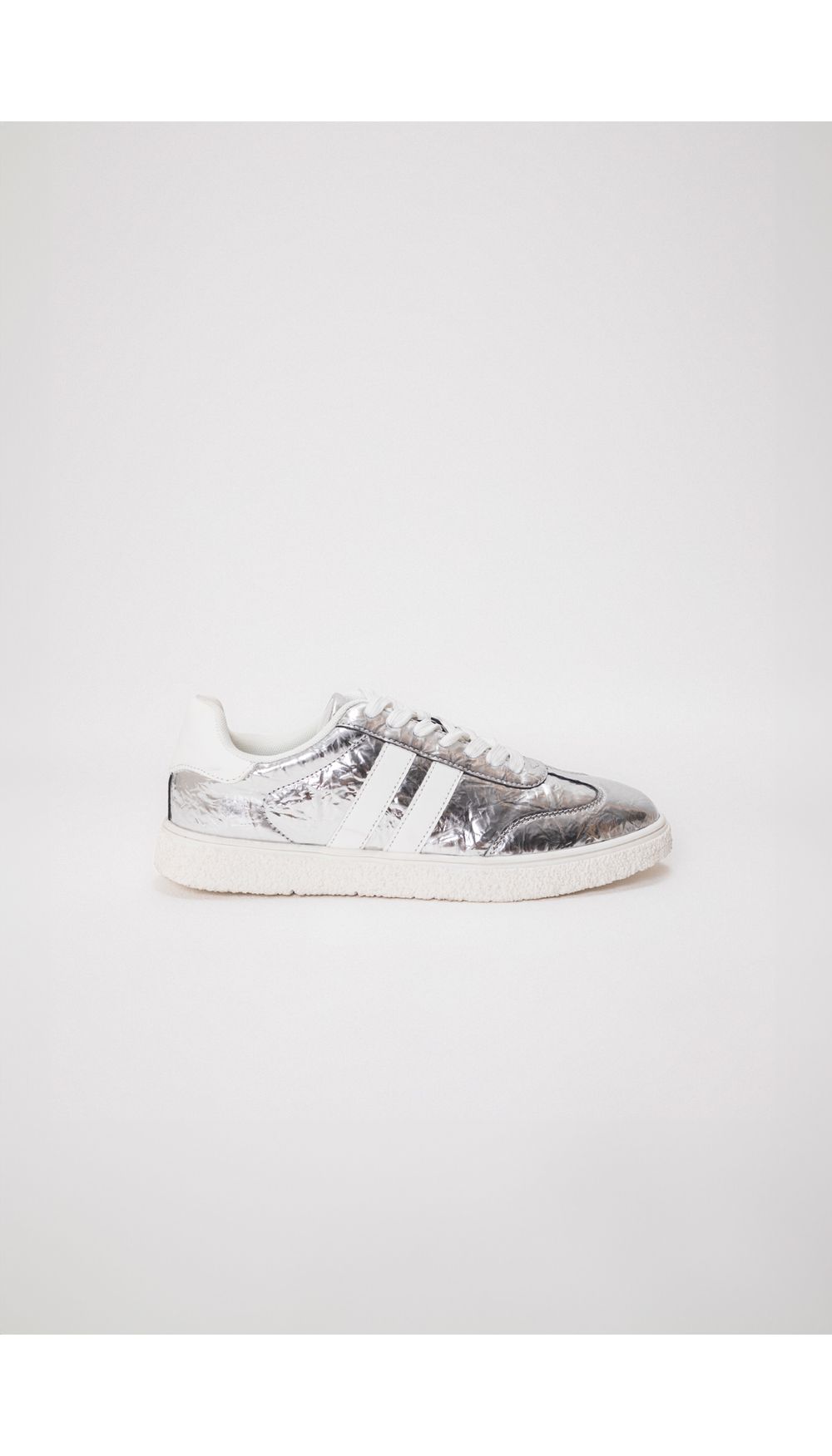 Tenis material metalizado