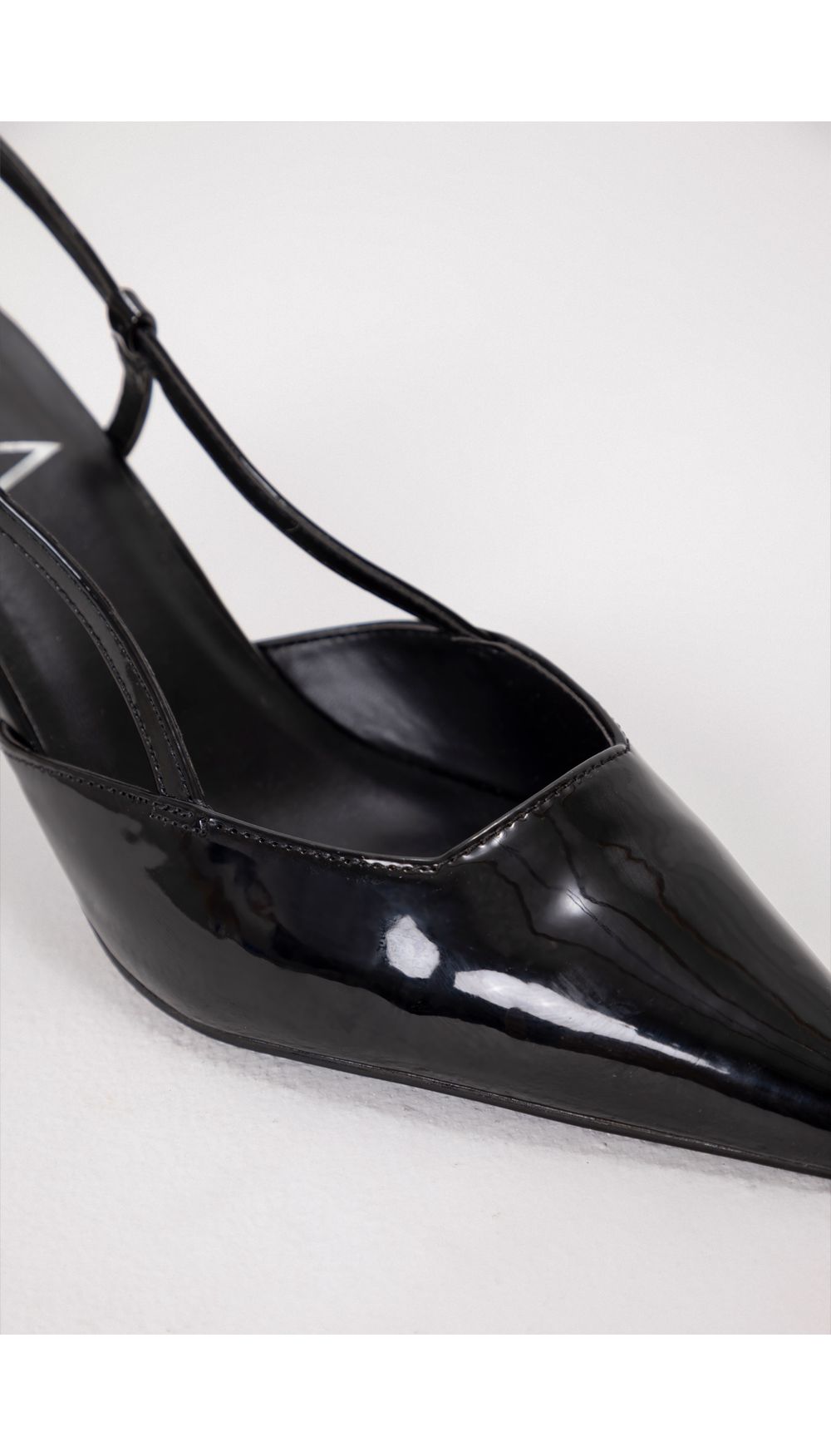 Stiletto charol con hebilla