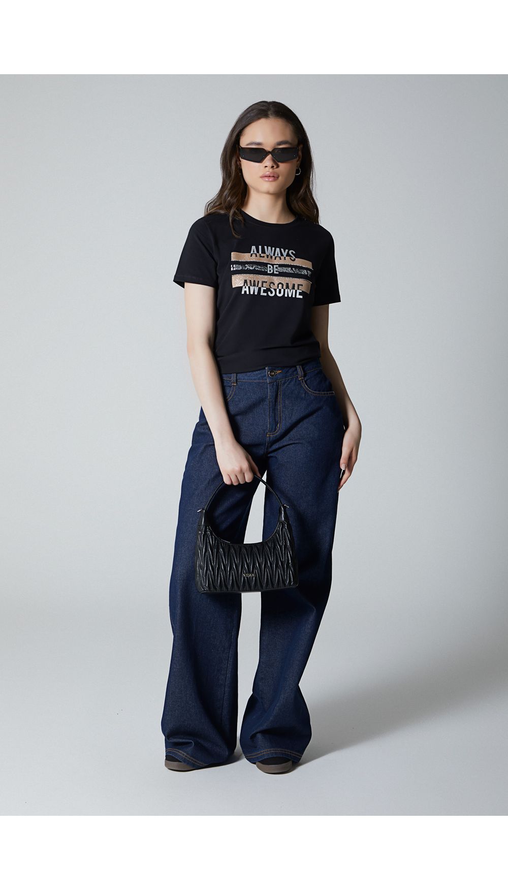 Camiseta manga corta para mujer estampada con aplique