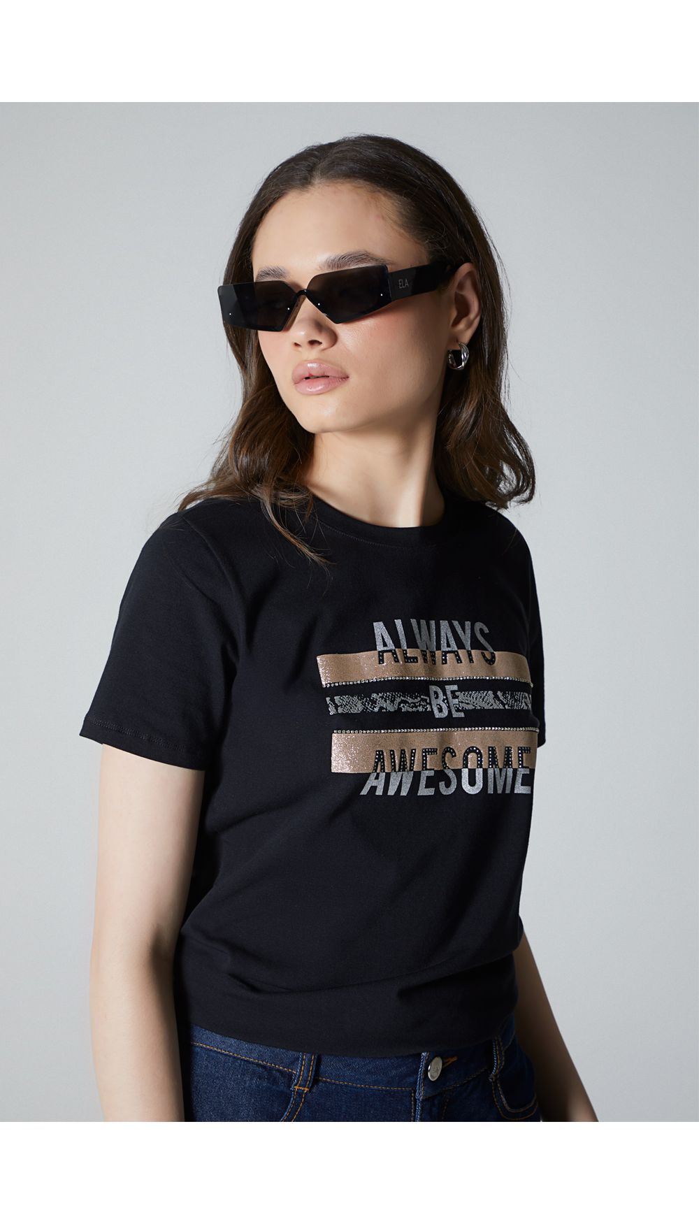 Camiseta manga corta para mujer estampada con aplique