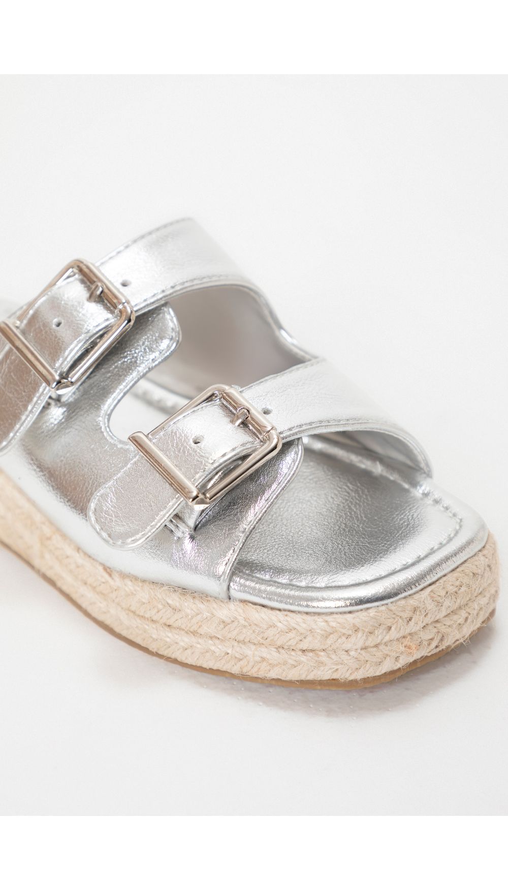 Sandalia yute y hebillas