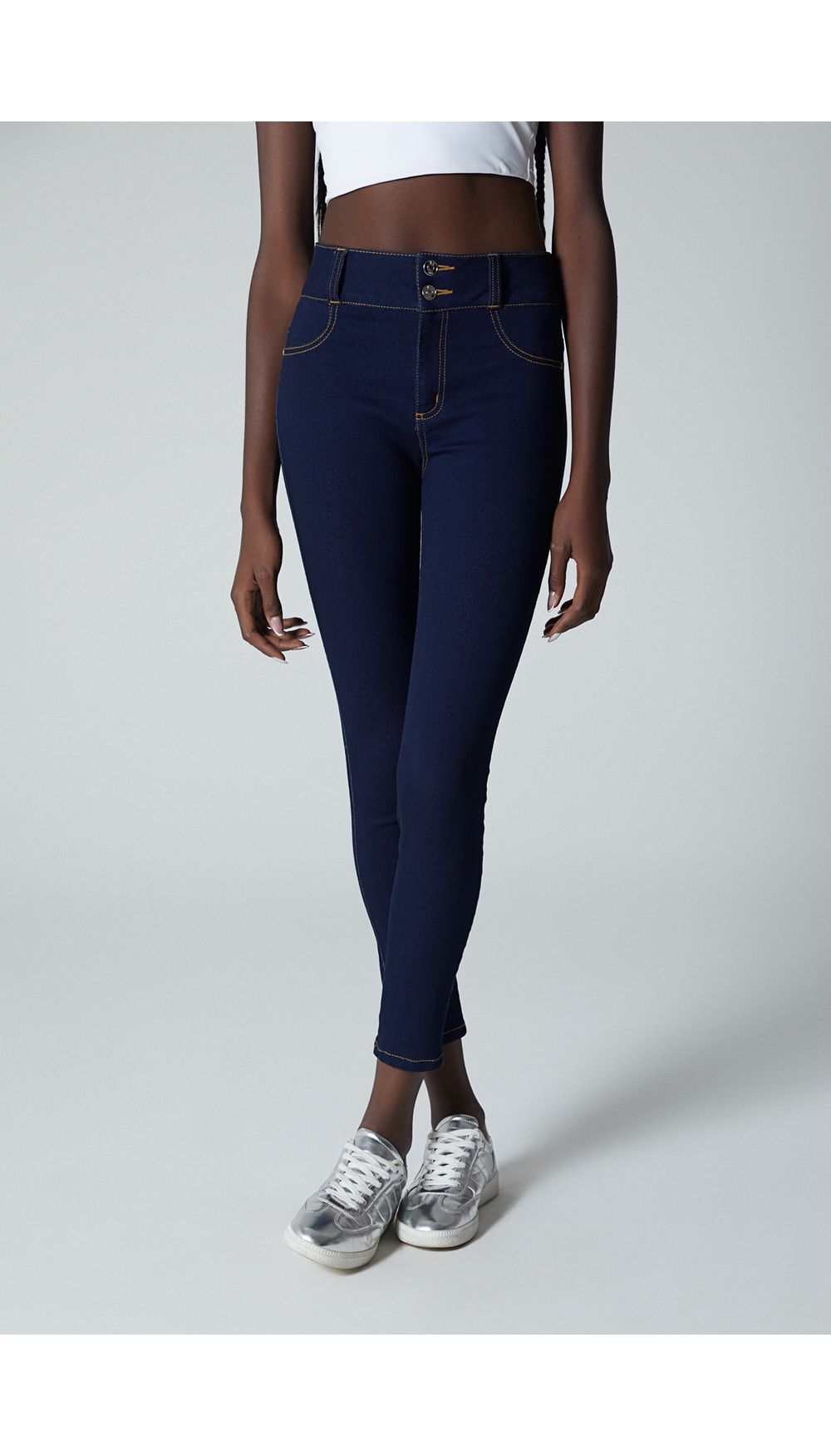Jean skinny  sin bolsillos tiro alto.
