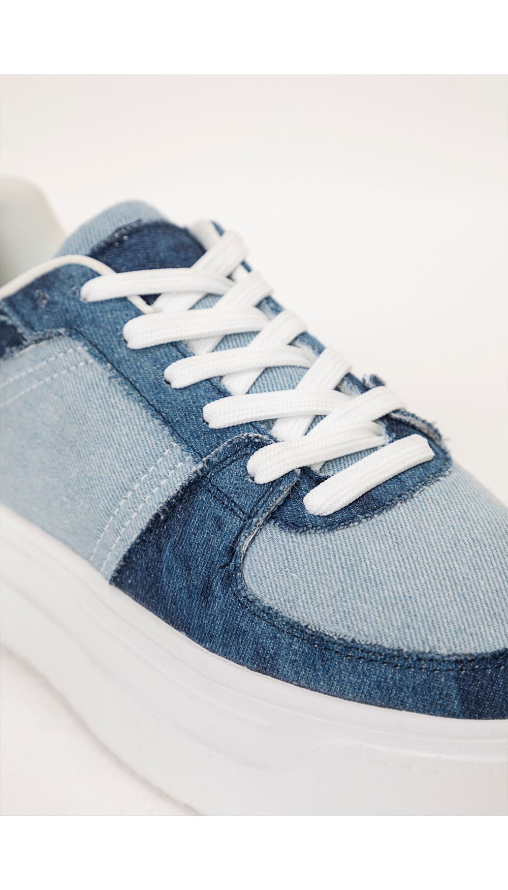 Tenis en denim con plataforma