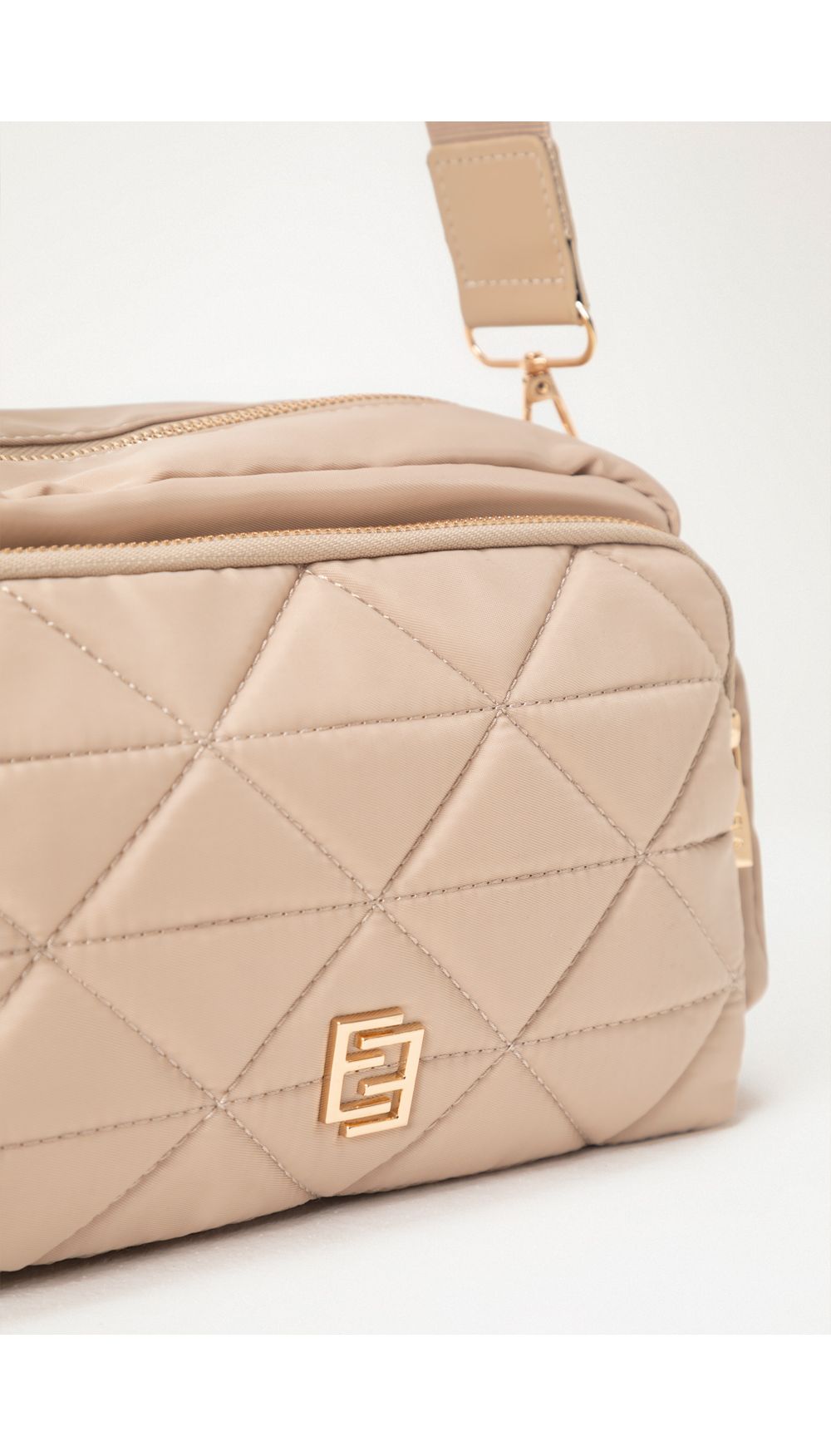 Bolso manos libres acolchado con strap ela y mini pocket