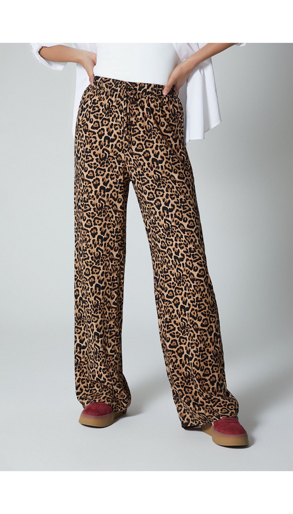 Pantalon tiro medio con pretina elastica para mujer