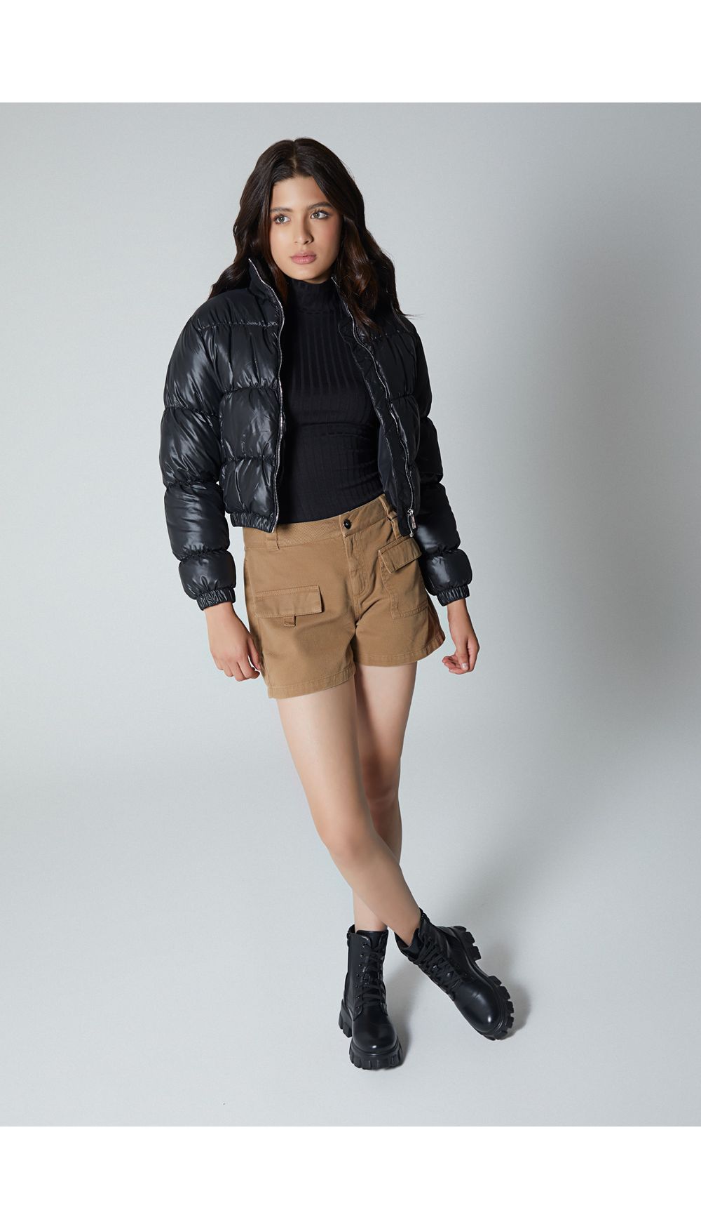 Short  para mujer  tiro medio corto cargo