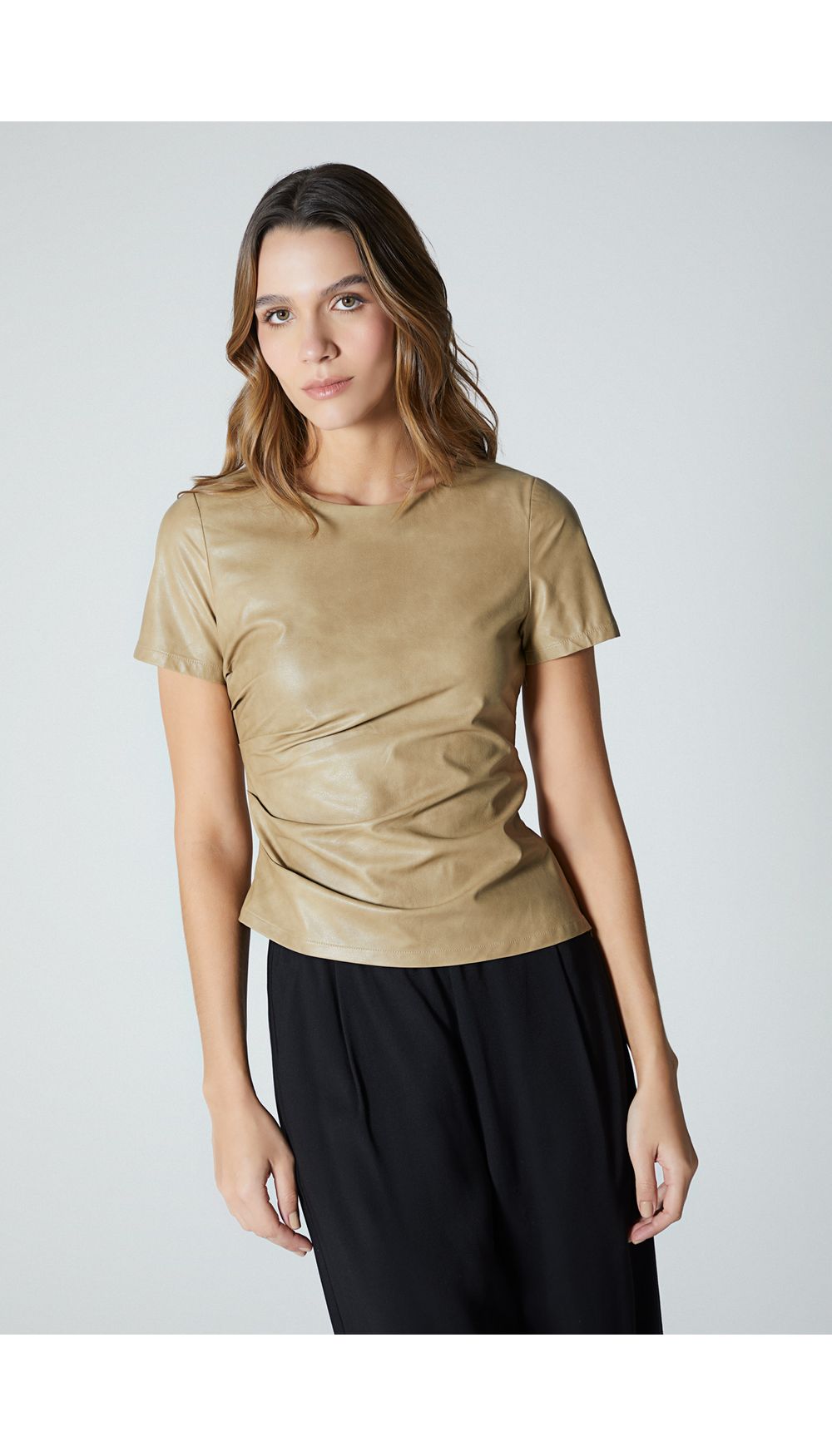 Blusa manga corta en pu envejecido para