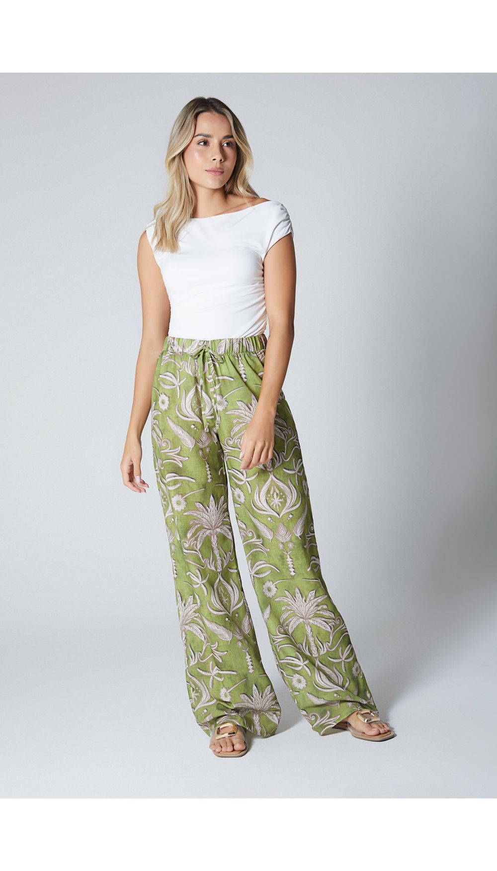 Pantalon tiro medio con pretina elastica para mujer