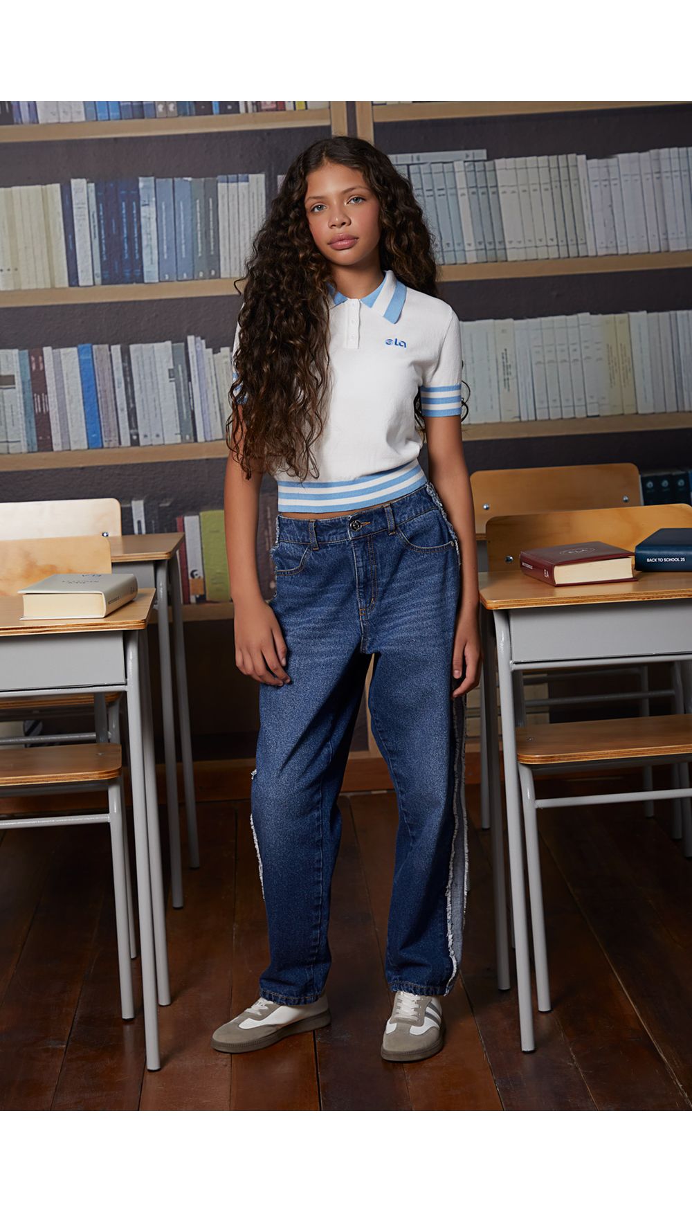 Blusa manga corta tipo polo para niña