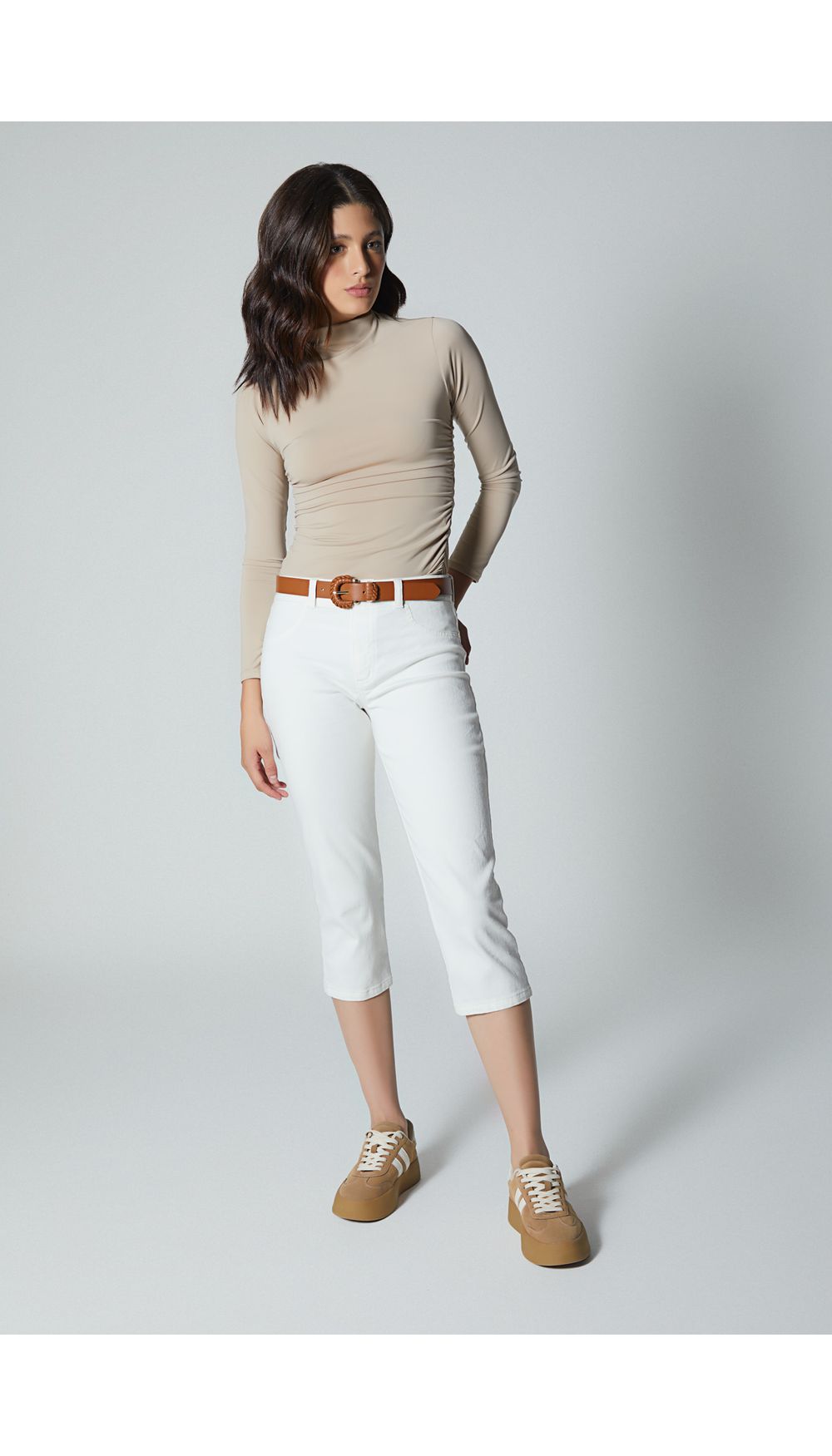 Jean para mujer tiro medio capri con cor