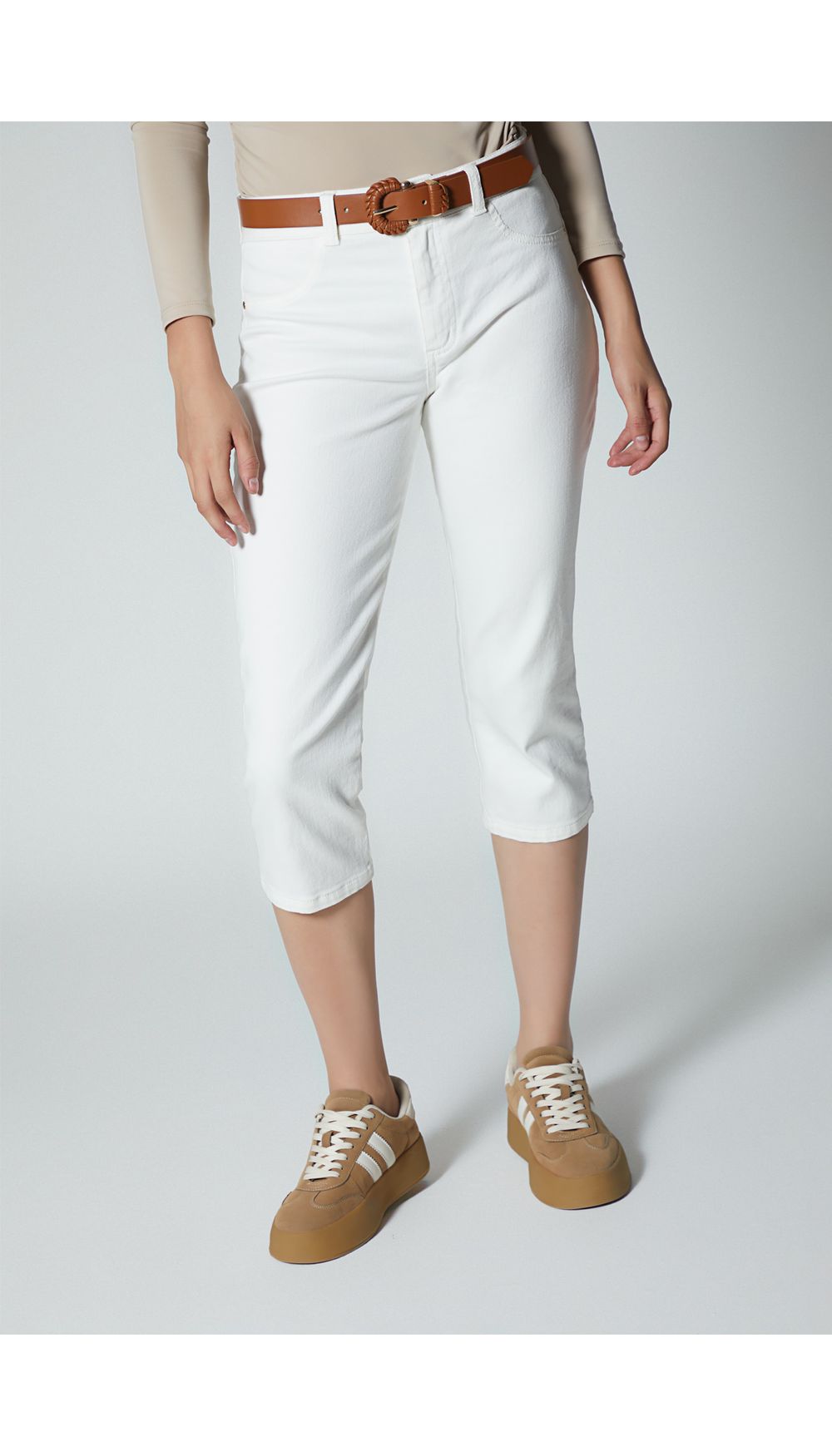 Jean para mujer tiro medio capri con cor