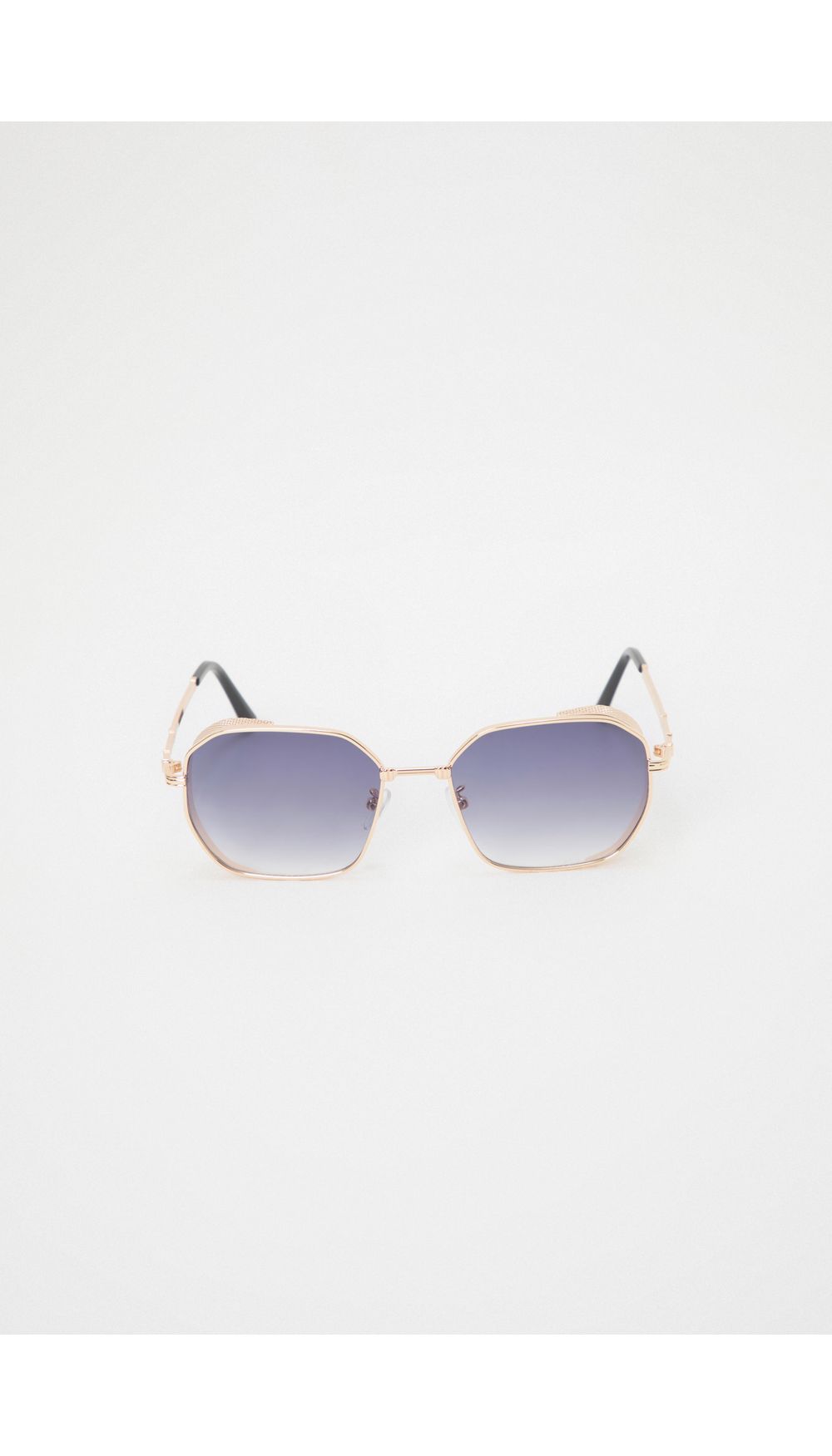 Gafas con marco geometrico