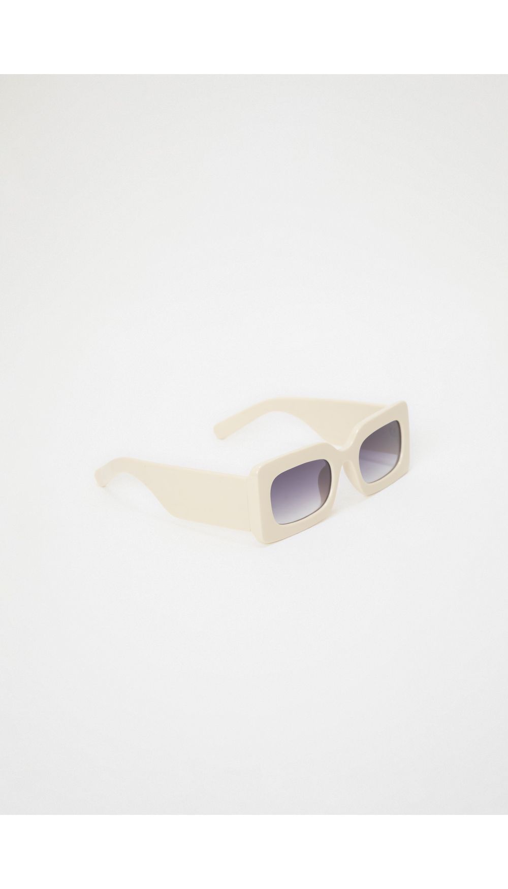 Gafas con marco geometrico