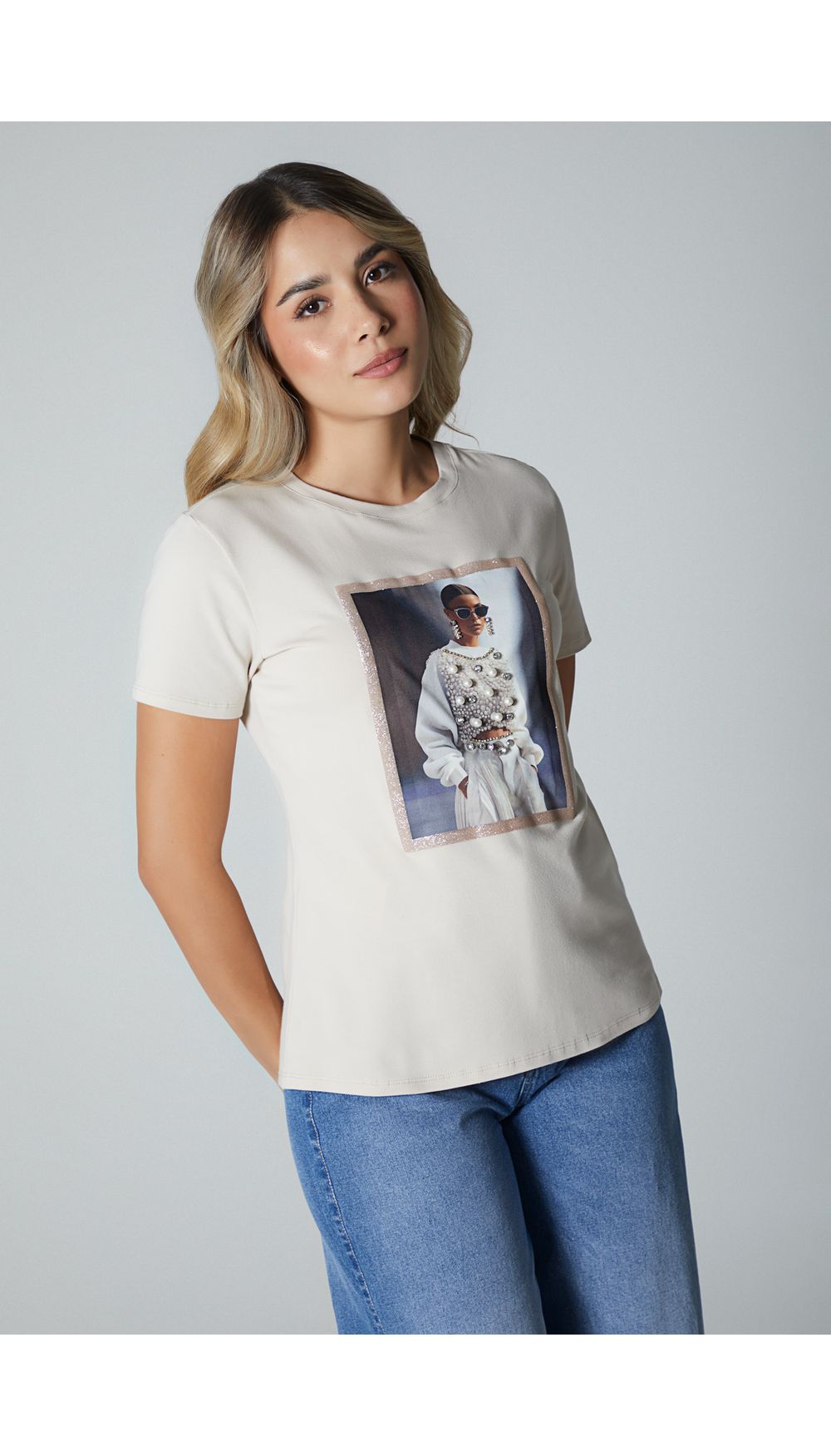 Camiseta  estampada  con apliques para mujer