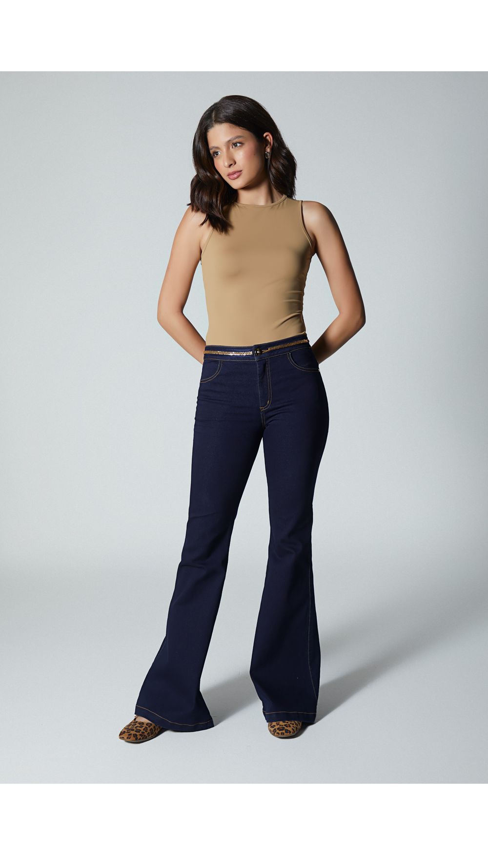 Jean  para mujer  tiro medio campana con