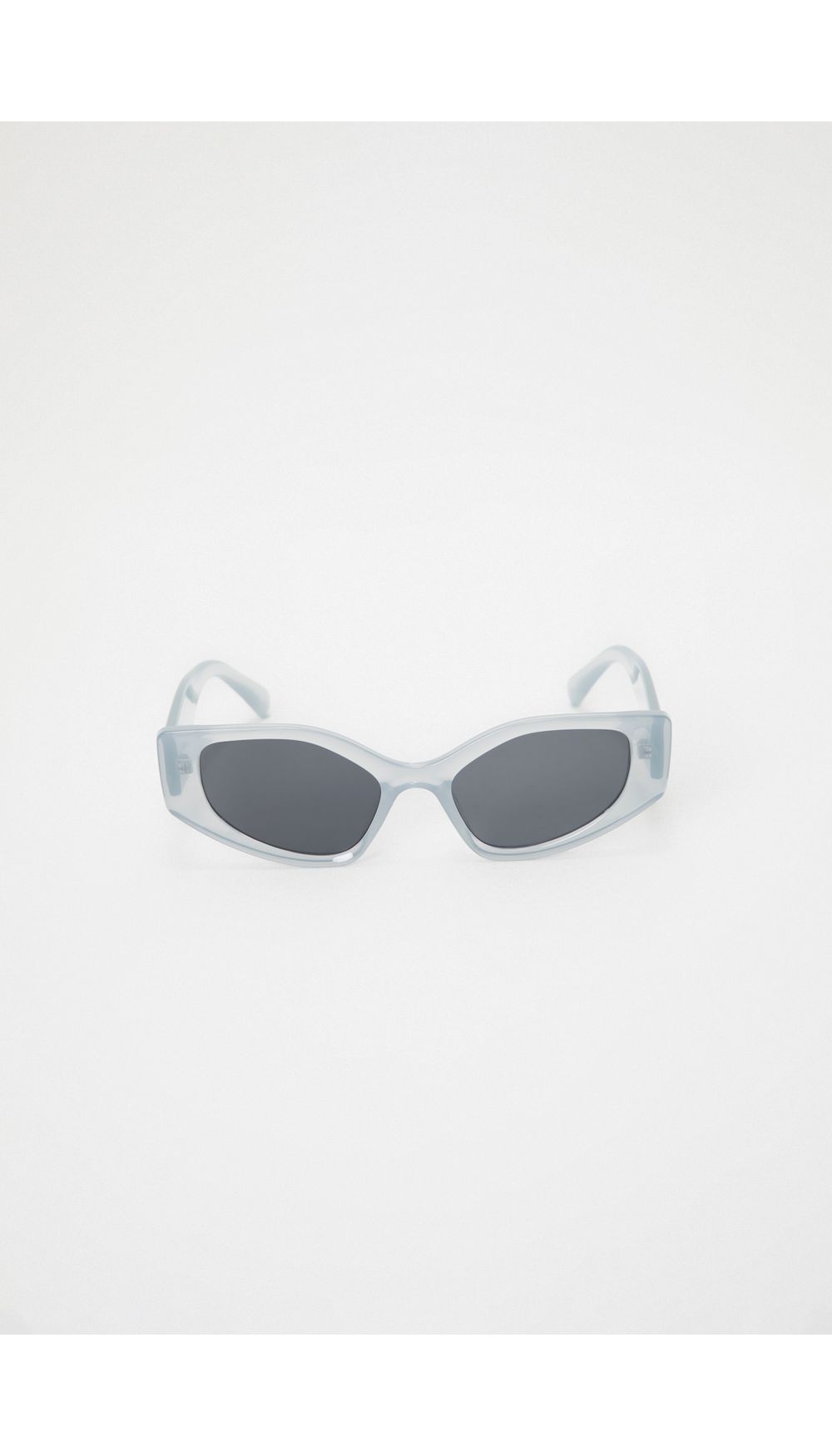 Gafas con marco geometrico