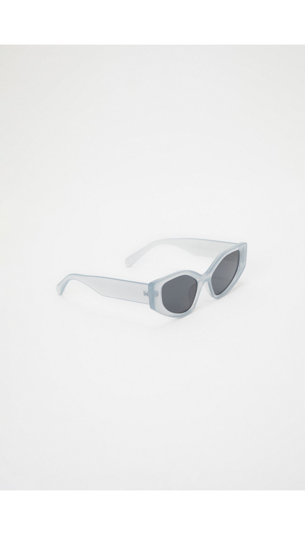 Gafas con marco geometrico