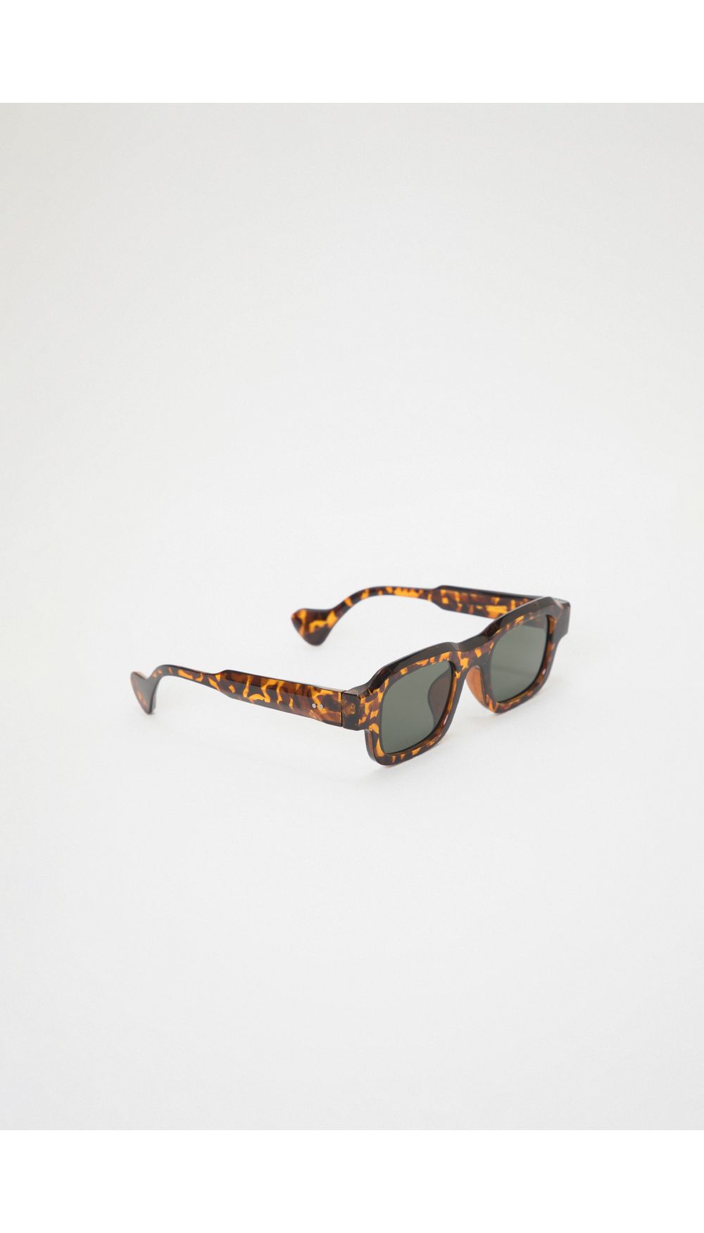 Gafas con marco cuadrado