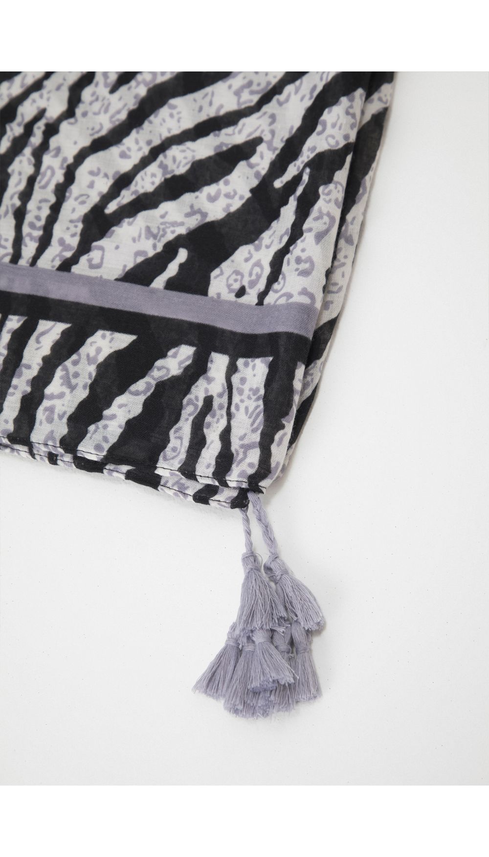 Pashmina animal print con borlas