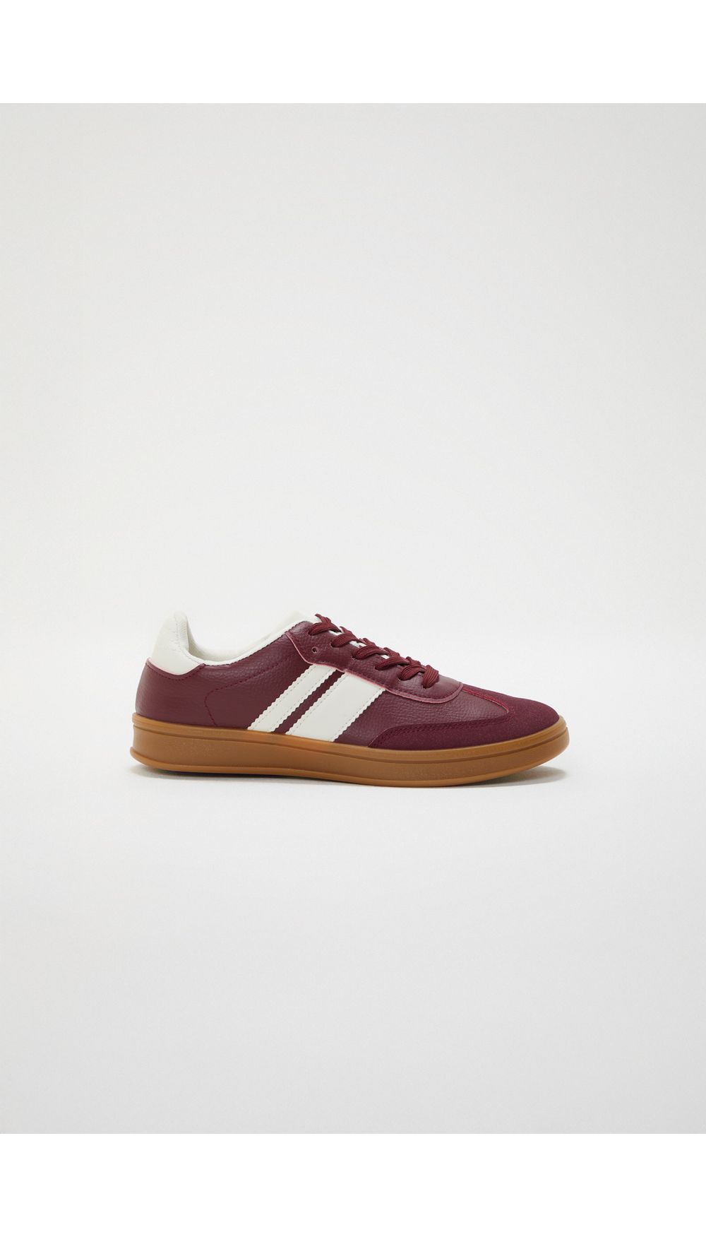 Tenis retro combinacion de materiales