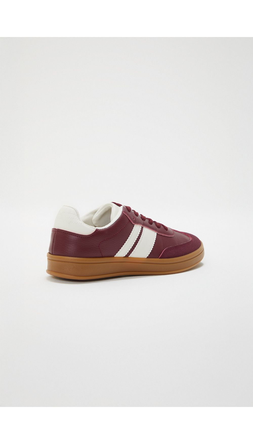 Tenis retro combinacion de materiales