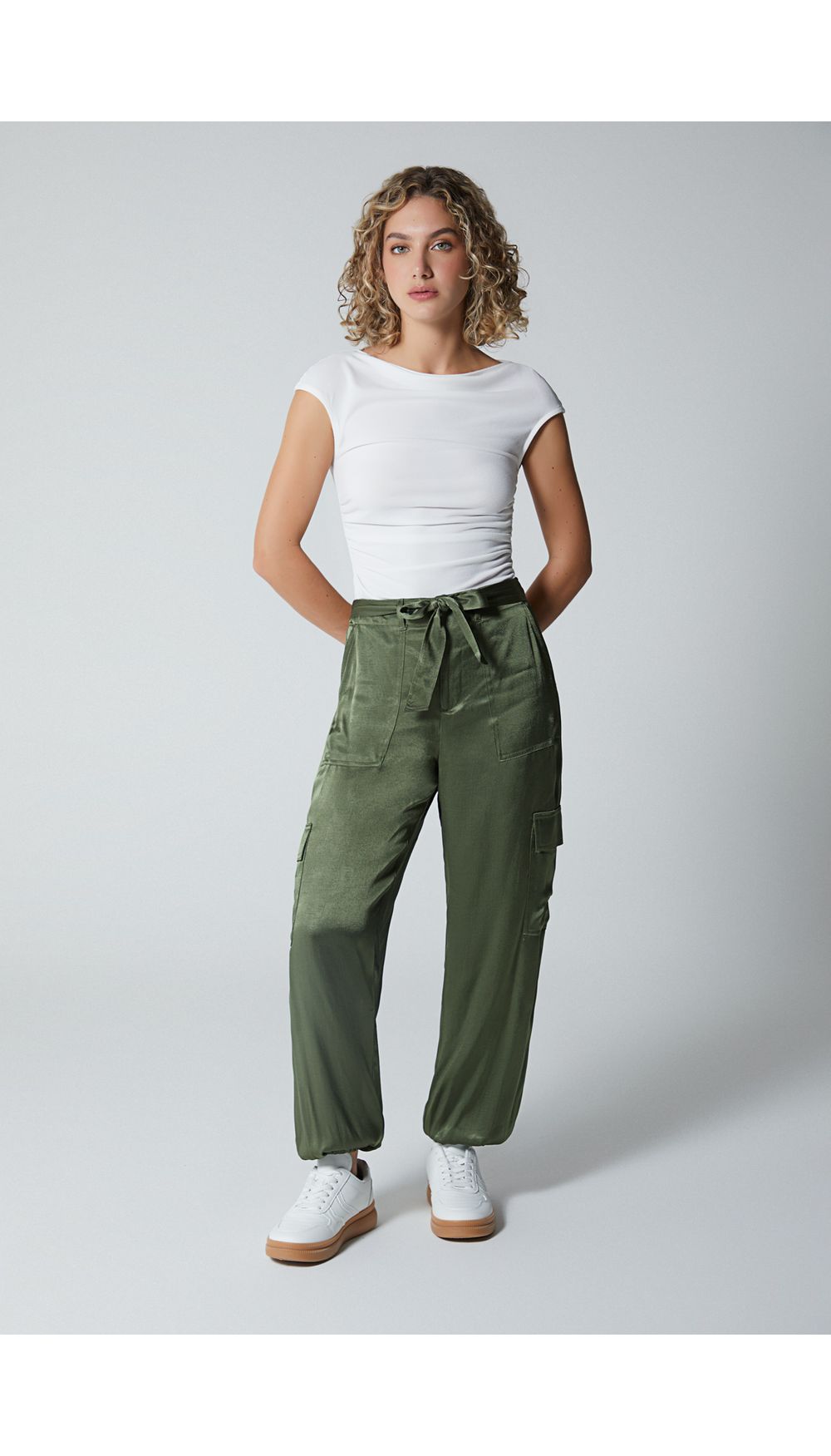 Pantalón jogger tipo cargo