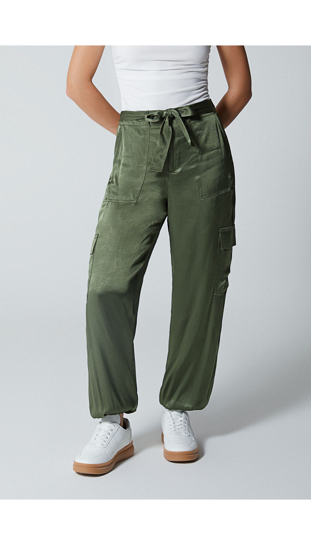 Pantalón jogger tipo cargo